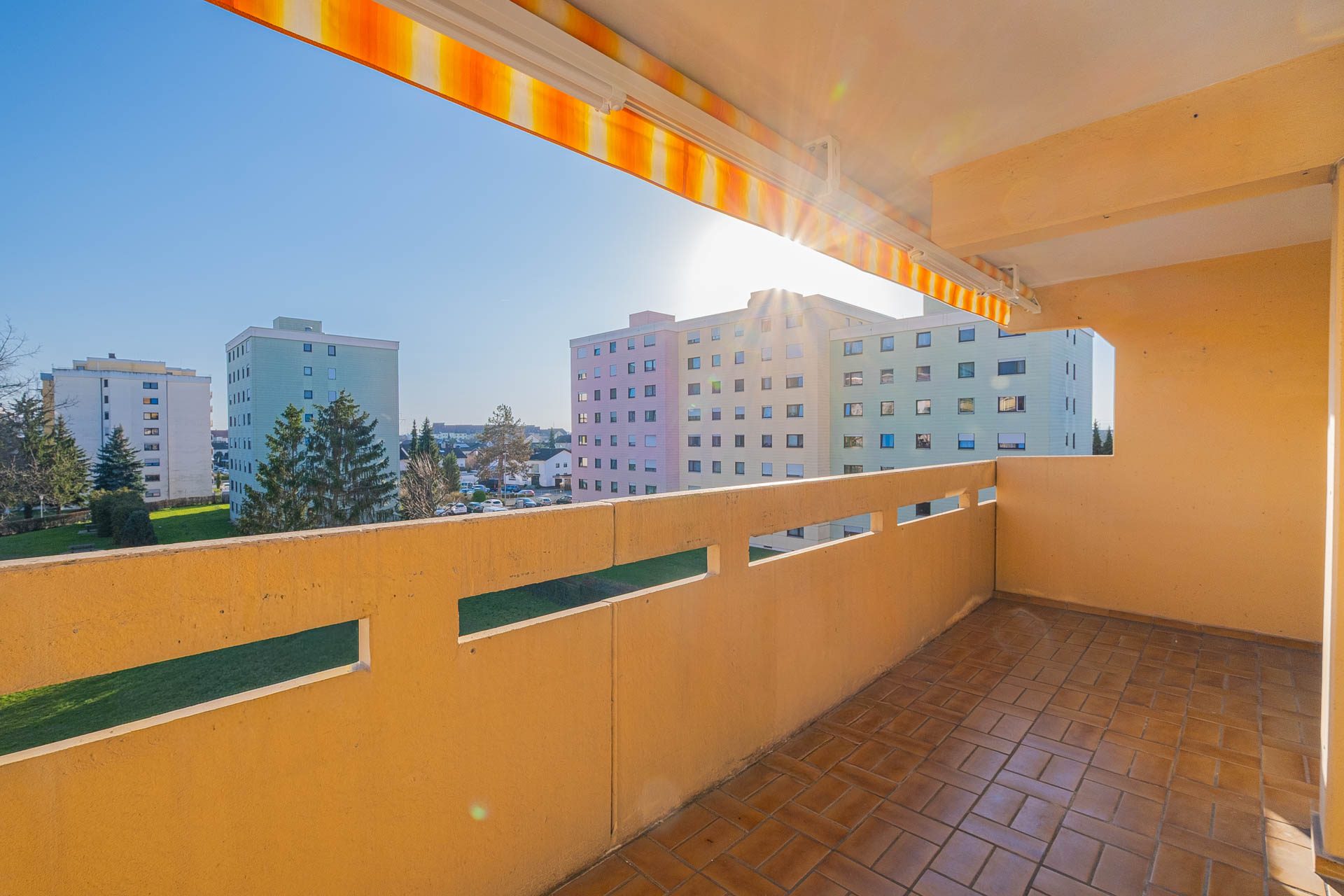 Immobilienangebot - Leimen - Alle - Leimen: 2-Zimmer-Wohnung im 3. Obergeschoss mit Loggia und Tiefgaragenstellplatz