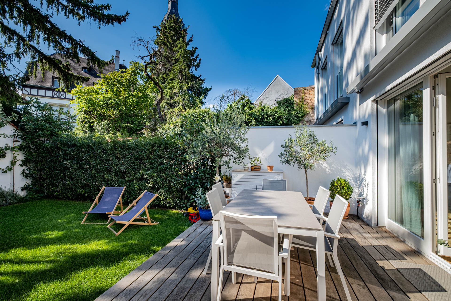 Immobilienangebot - Heidelberg - Alle - Handschuhsheim: Neuwertige Doppelhaushälfte mit Garten, überraschender Ausstattung und Privatsphäre