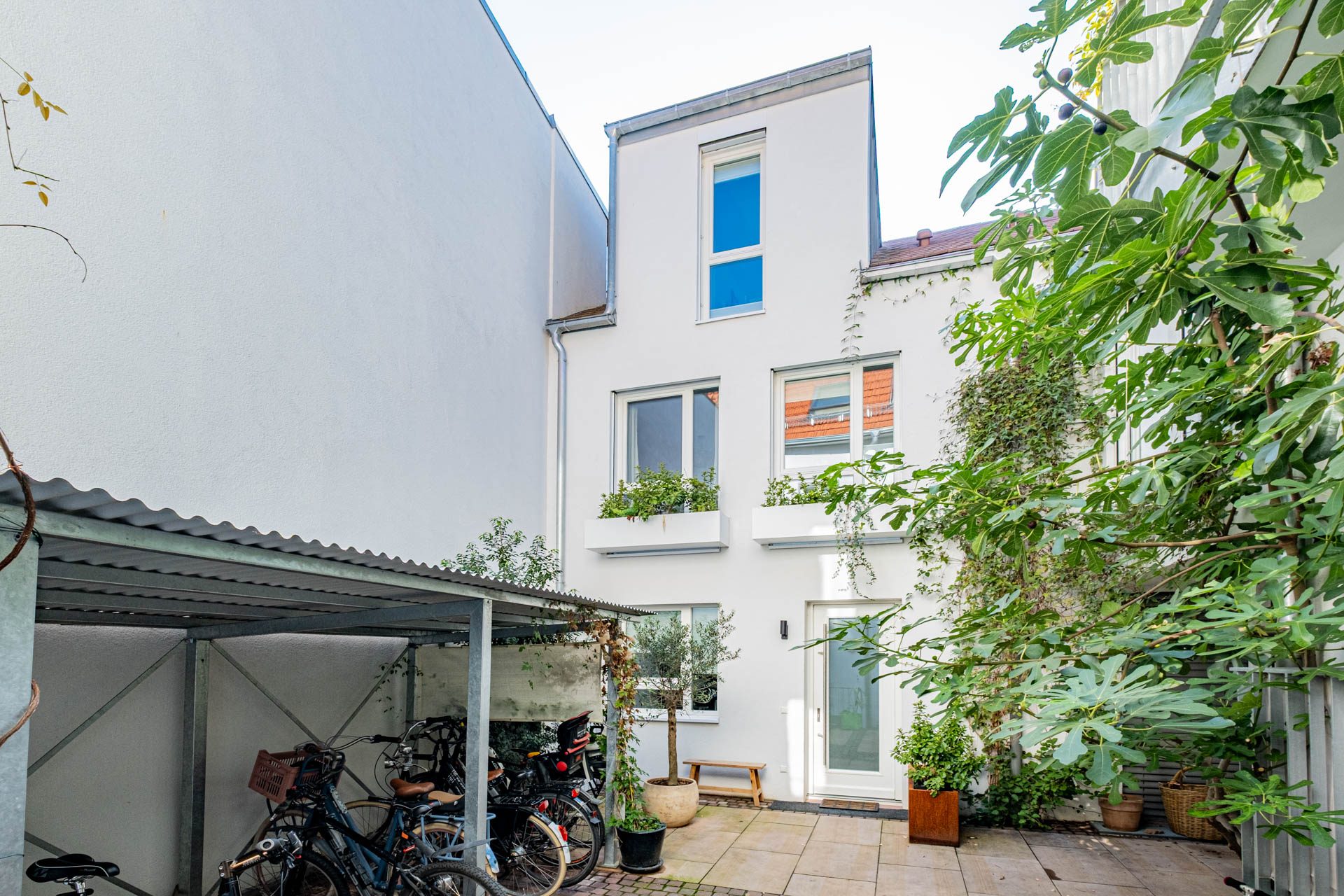 Immobilienangebot - Heidelberg - Alle - Handschuhsheim: Neuwertige Doppelhaushälfte mit Garten, überraschender Ausstattung und Privatsphäre