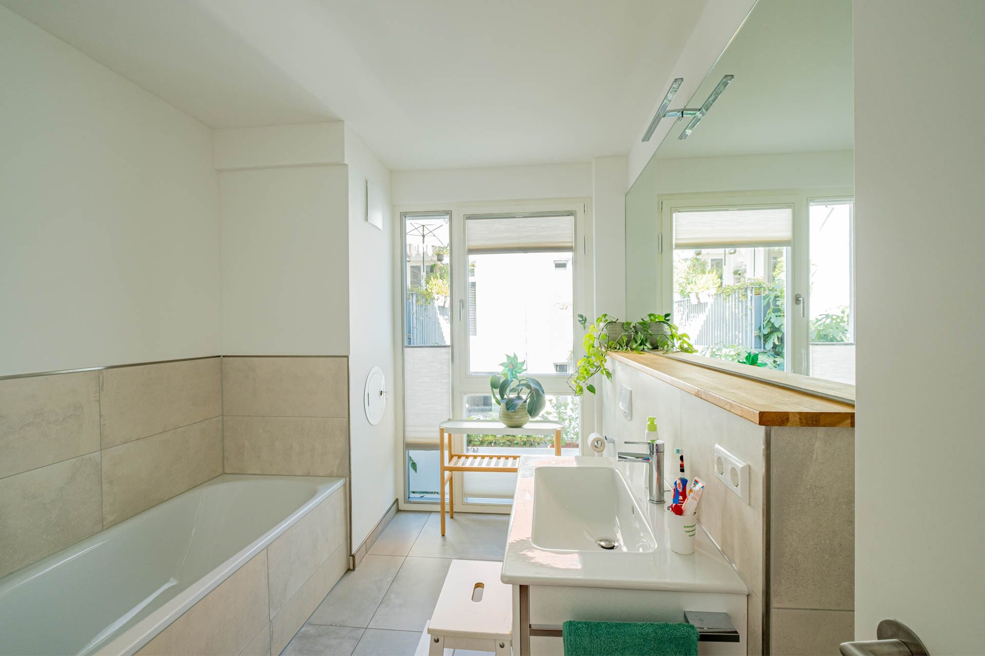 Immobilienangebot - Heidelberg - Alle - Handschuhsheim: Neuwertige Doppelhaushälfte mit Garten, überraschender Ausstattung und Privatsphäre