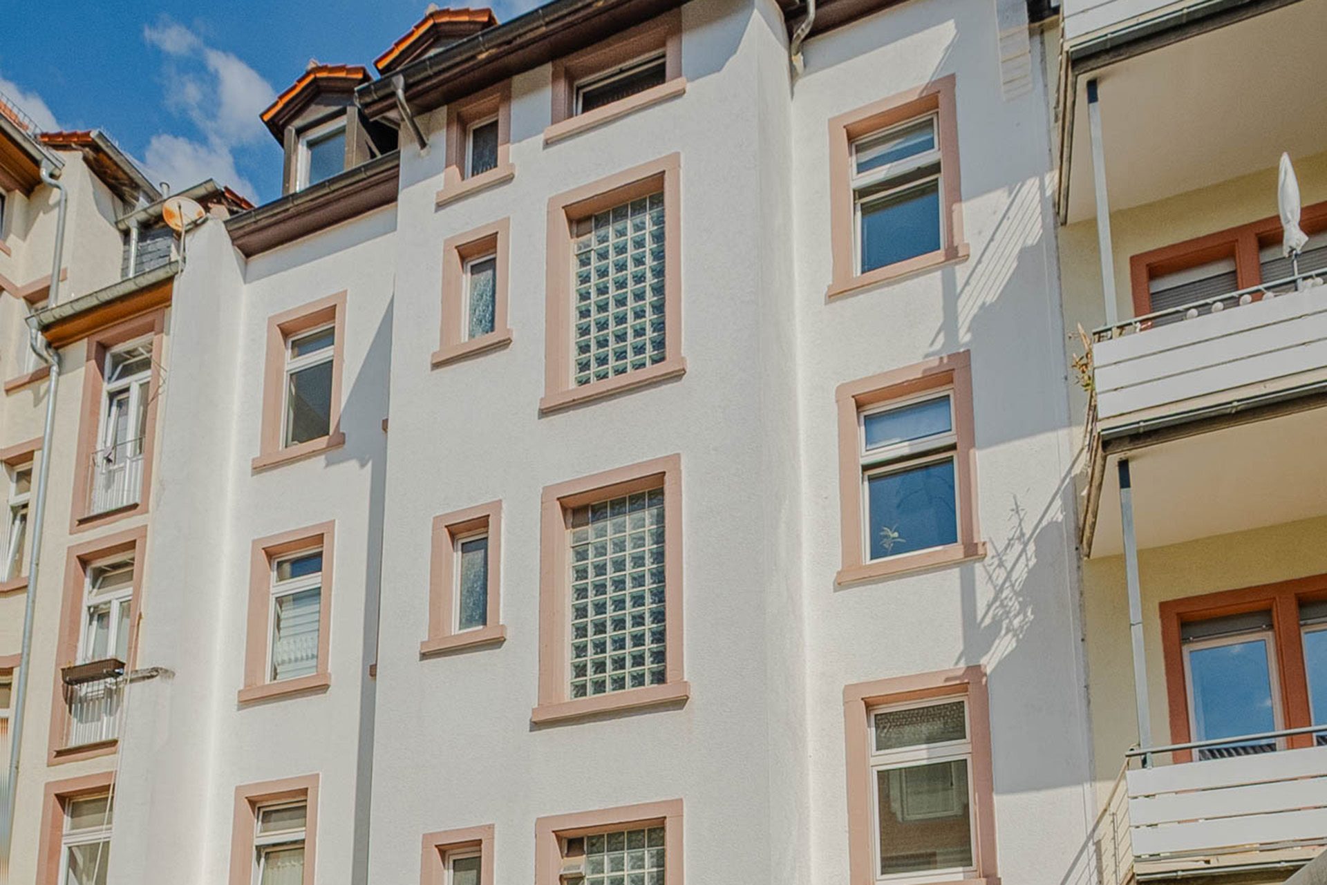 Immobilienangebot - Heidelberg - Alle - Weststadt: 3 Mehrfamilienhäuser auf einem Anwesen mit kleiner Gewerbeeinheit und 2 Innenhöfen
