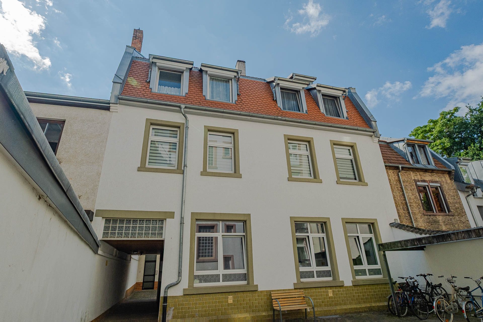 Immobilienangebot - Heidelberg - Alle - Weststadt: 3 Mehrfamilienhäuser auf einem Anwesen mit kleiner Gewerbeeinheit und 2 Innenhöfen