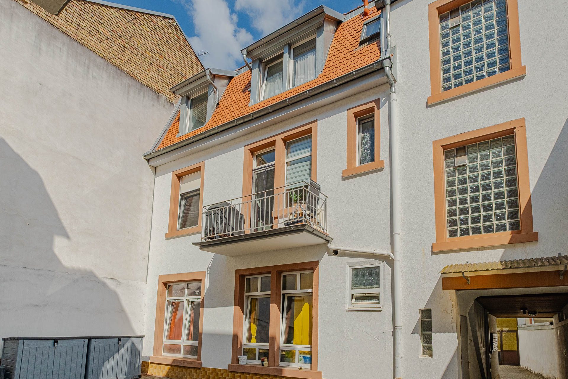 Immobilienangebot - Heidelberg - Alle - Weststadt: 3 Mehrfamilienhäuser auf einem Anwesen mit kleiner Gewerbeeinheit und 2 Innenhöfen