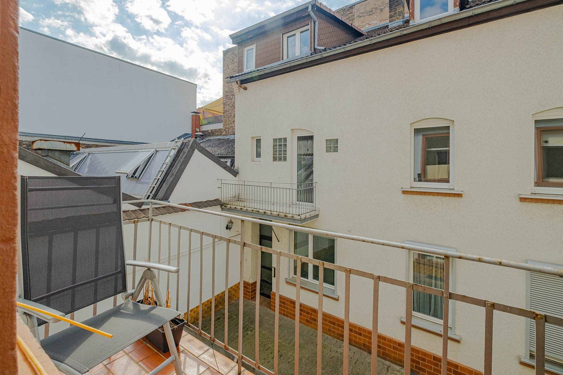Immobilienangebot - Heidelberg - Alle - Weststadt: 3 Mehrfamilienhäuser auf einem Anwesen mit kleiner Gewerbeeinheit und 2 Innenhöfen