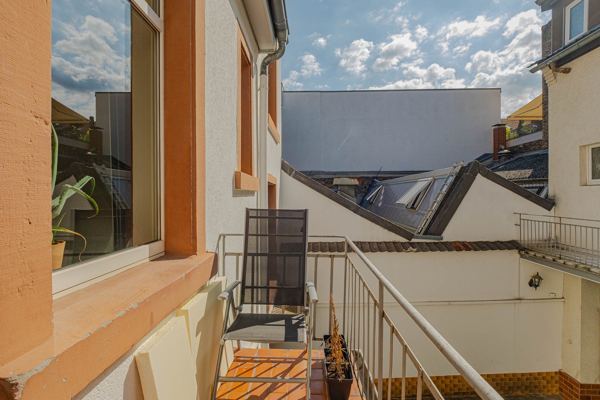 Immobilienangebot - Heidelberg - Alle - Weststadt: 3 Mehrfamilienhäuser auf einem Anwesen mit kleiner Gewerbeeinheit und 2 Innenhöfen
