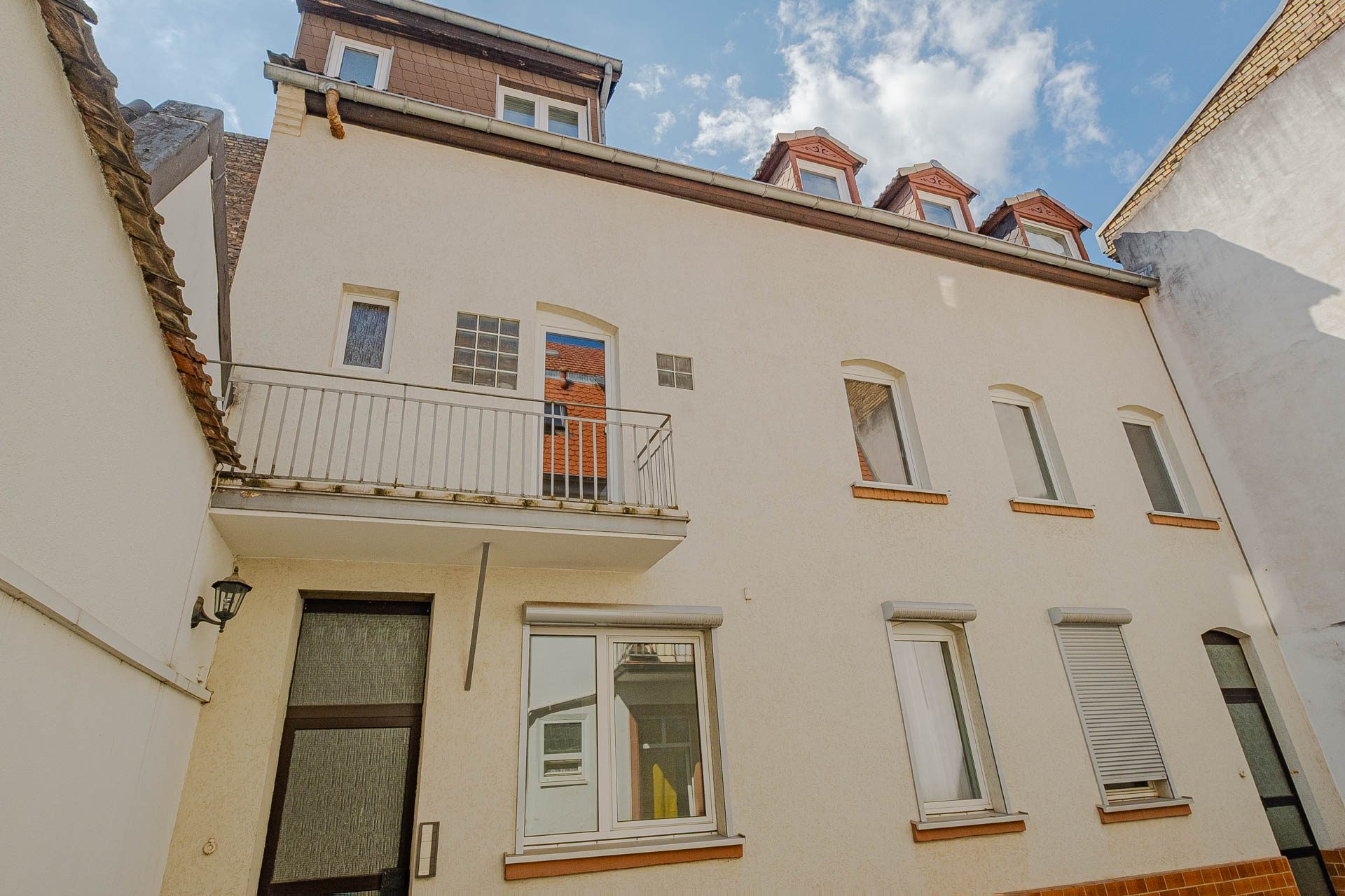 Immobilienangebot - Heidelberg - Alle - Weststadt: 3 Mehrfamilienhäuser auf einem Anwesen mit kleiner Gewerbeeinheit und 2 Innenhöfen