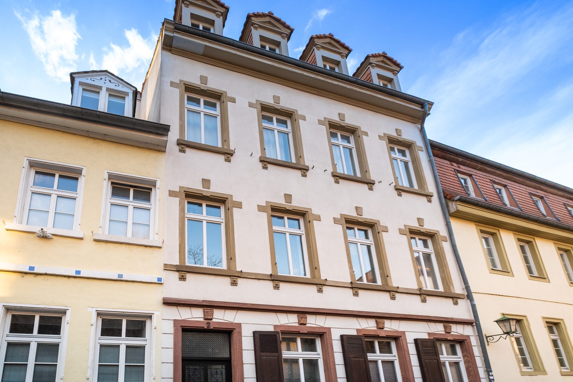 Immobilienangebot - Heidelberg - Alle - Bestlage der Heidelberger Altstadt: 2-Zimmer-Dachgeschosswohnung mit Kamin und Schlossblick