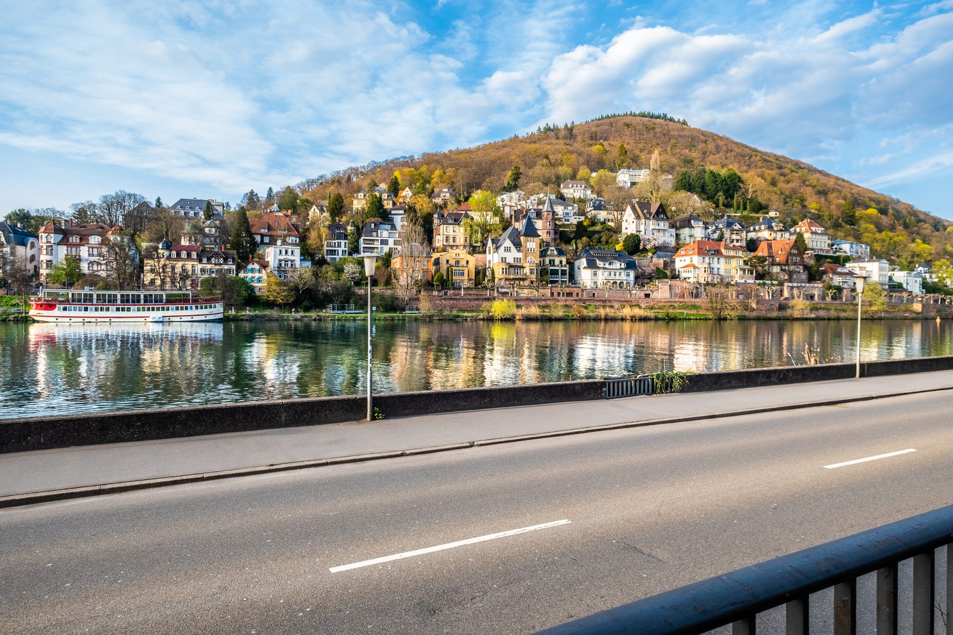 Immobilienangebot - Heidelberg - Alle - Bestlage der Heidelberger Altstadt: 2-Zimmer-Dachgeschosswohnung mit Kamin und Schlossblick
