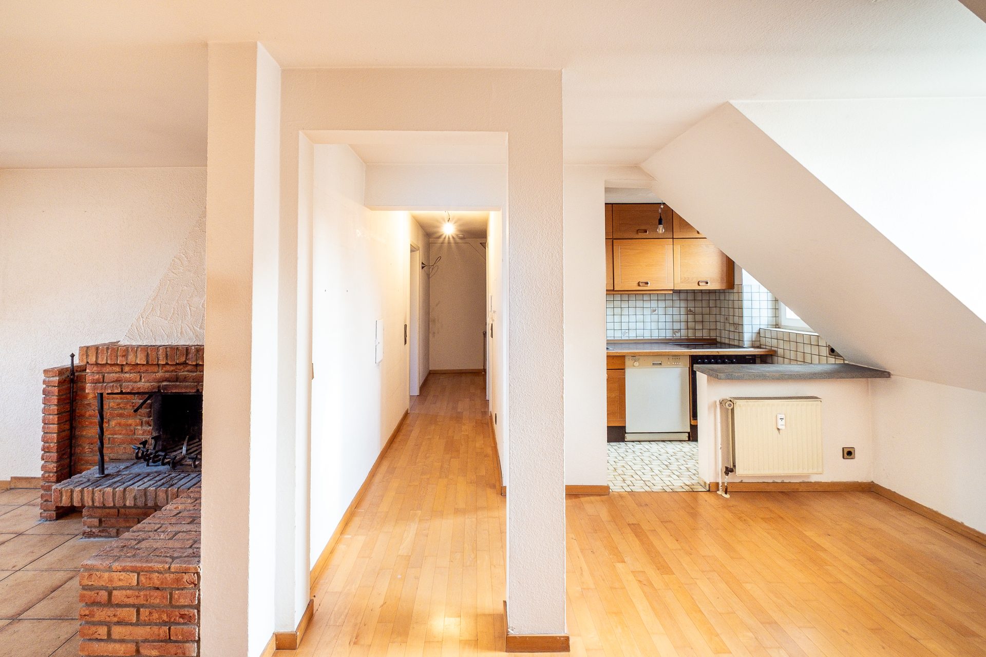Immobilienangebot - Heidelberg - Alle - Bestlage der Heidelberger Altstadt: 2-Zimmer-Dachgeschosswohnung mit Kamin und Schlossblick