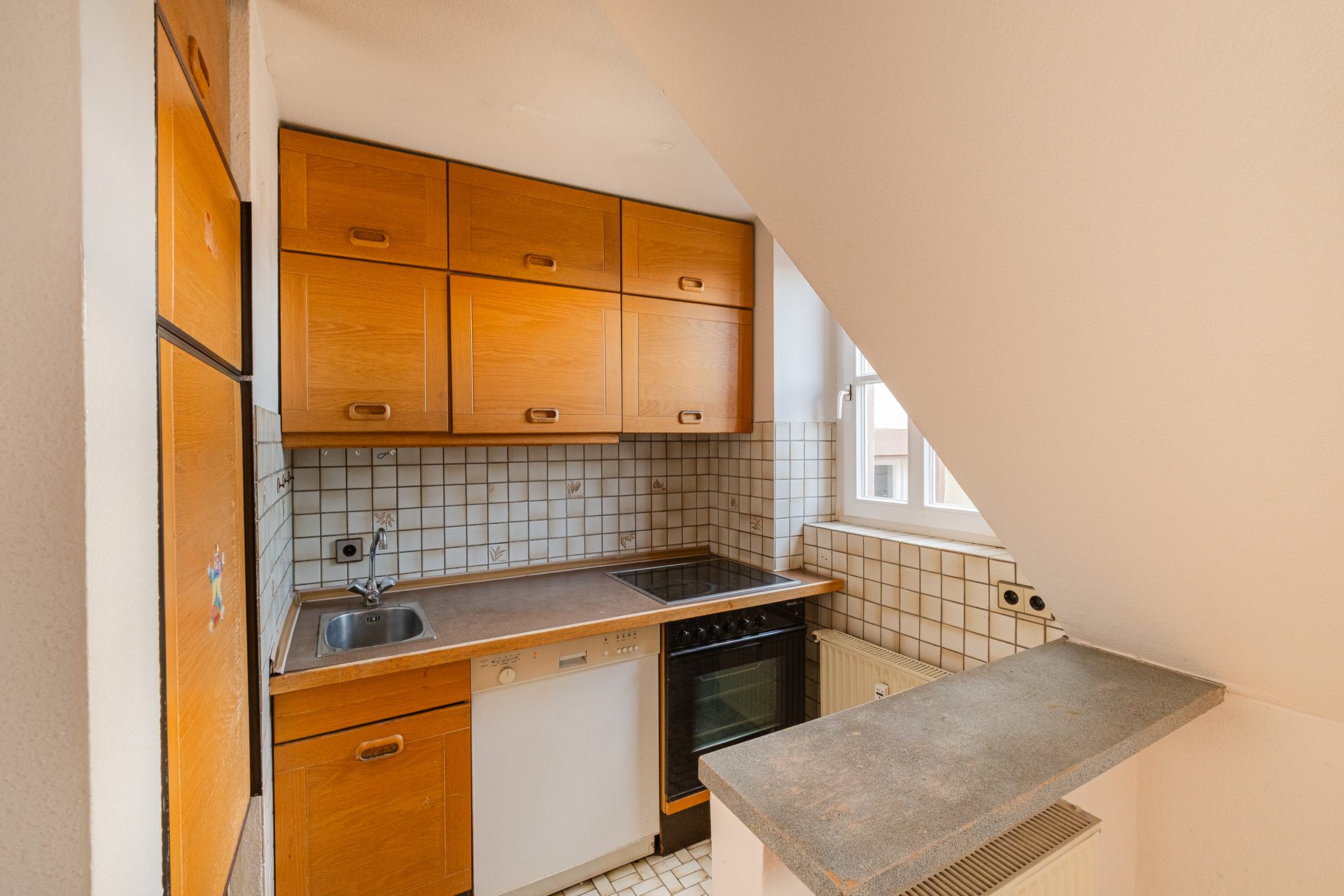 Immobilienangebot - Heidelberg - Alle - Bestlage der Heidelberger Altstadt: 2-Zimmer-Dachgeschosswohnung mit Kamin und Schlossblick