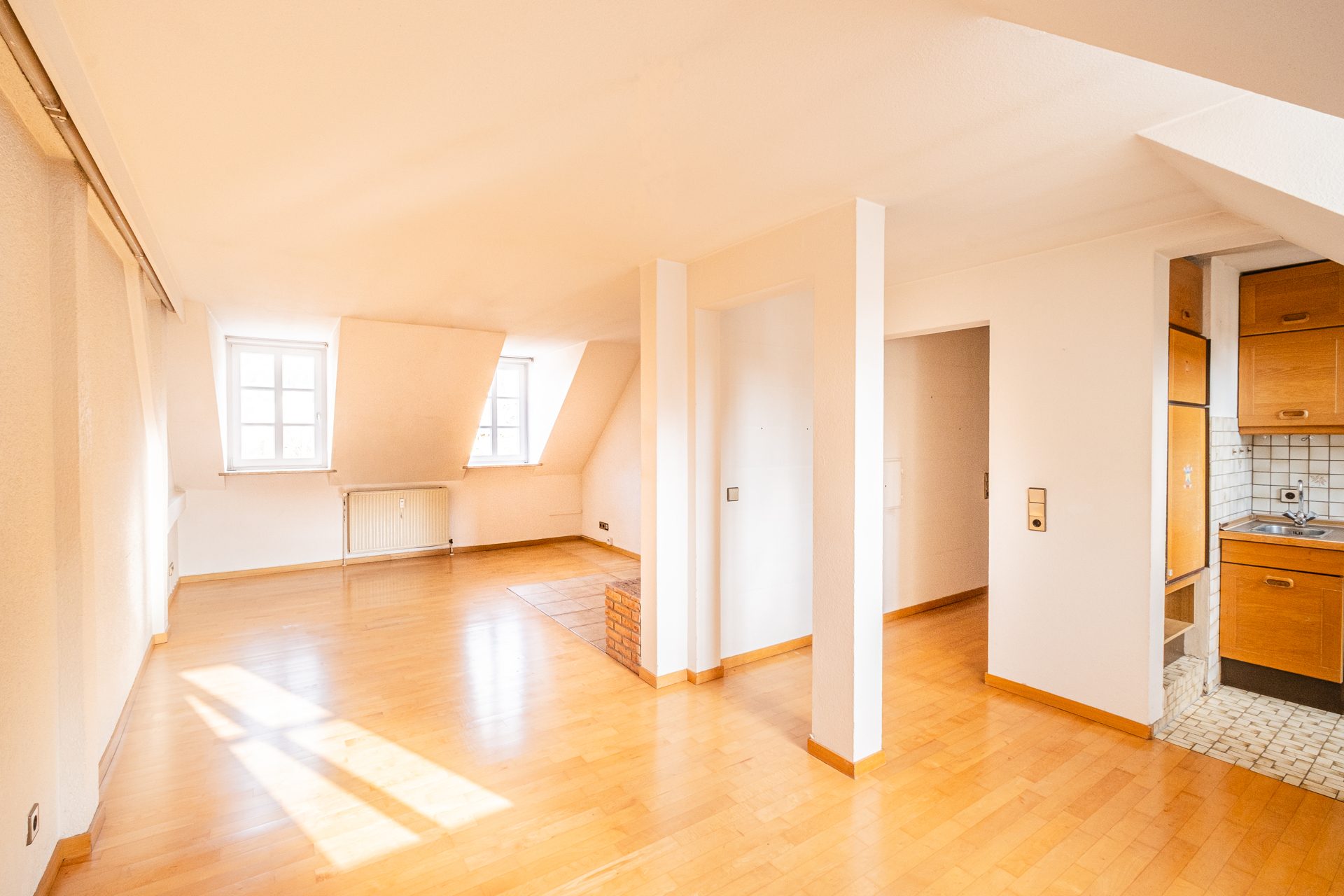 Immobilienangebot - Heidelberg - Alle - Bestlage der Heidelberger Altstadt: 2-Zimmer-Dachgeschosswohnung mit Kamin und Schlossblick