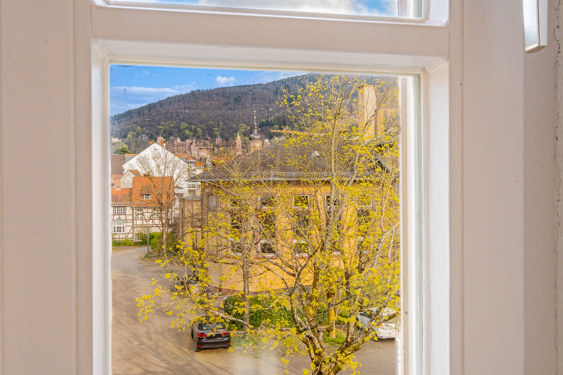 Immobilienangebot - Heidelberg - Alle - Bestlage der Heidelberger Altstadt: 2-Zimmer-Dachgeschosswohnung mit Kamin und Schlossblick