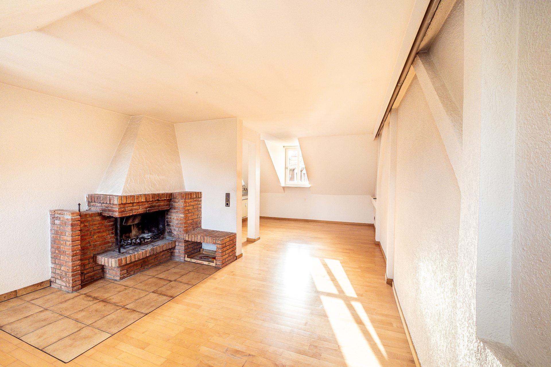 Immobilienangebot - Heidelberg - Alle - Bestlage der Heidelberger Altstadt: 2-Zimmer-Dachgeschosswohnung mit Kamin und Schlossblick