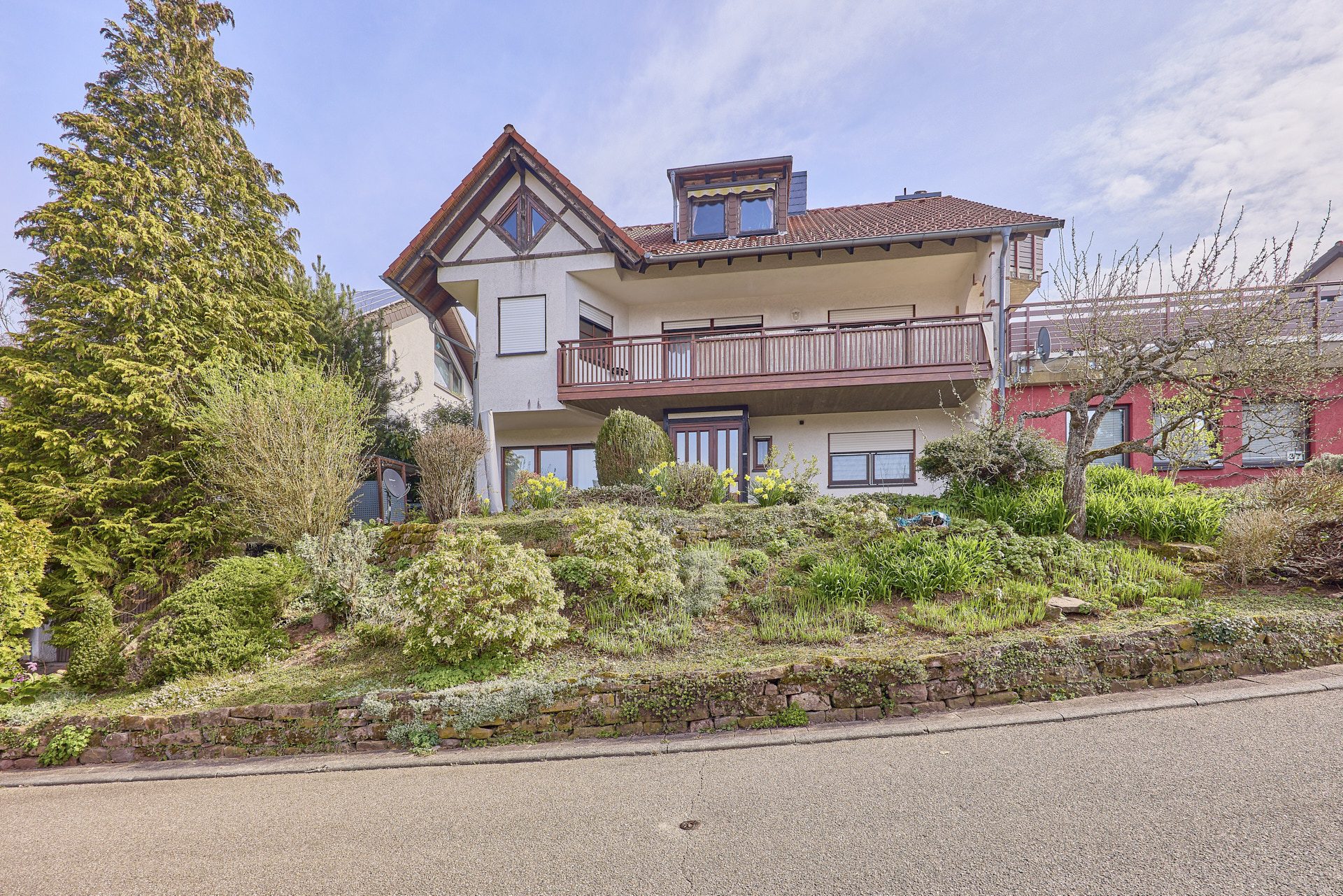 Immobilienangebot - Neckargemünd / Dilsberg - Alle - Viel Platz, viel Grün, viele Möglichkeiten – freistehendes Haus mit ELW in Neckargemünd/Dilsberg