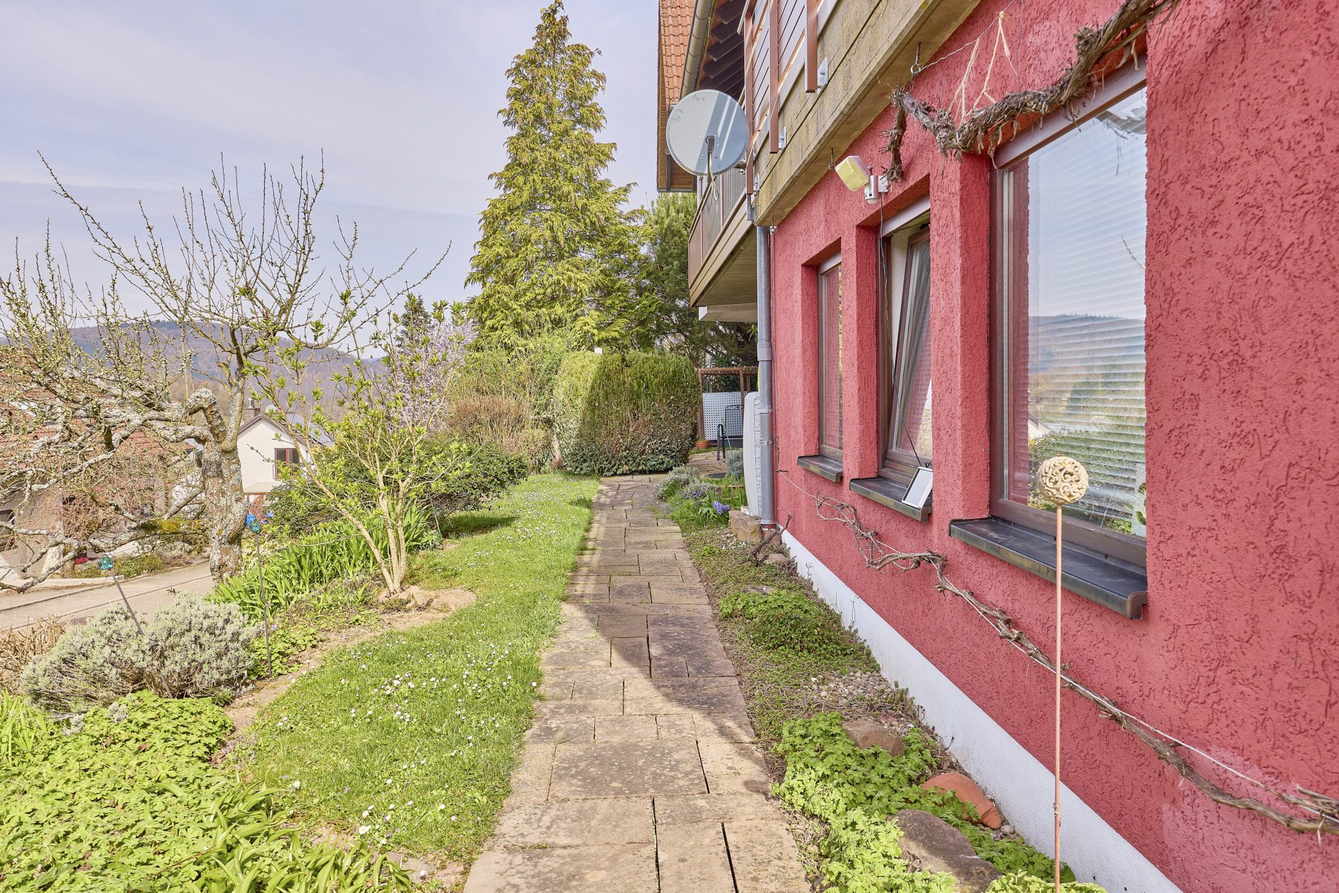 Immobilienangebot - Neckargemünd / Dilsberg - Alle - Viel Platz, viel Grün, viele Möglichkeiten – freistehendes Haus mit ELW in Neckargemünd/Dilsberg
