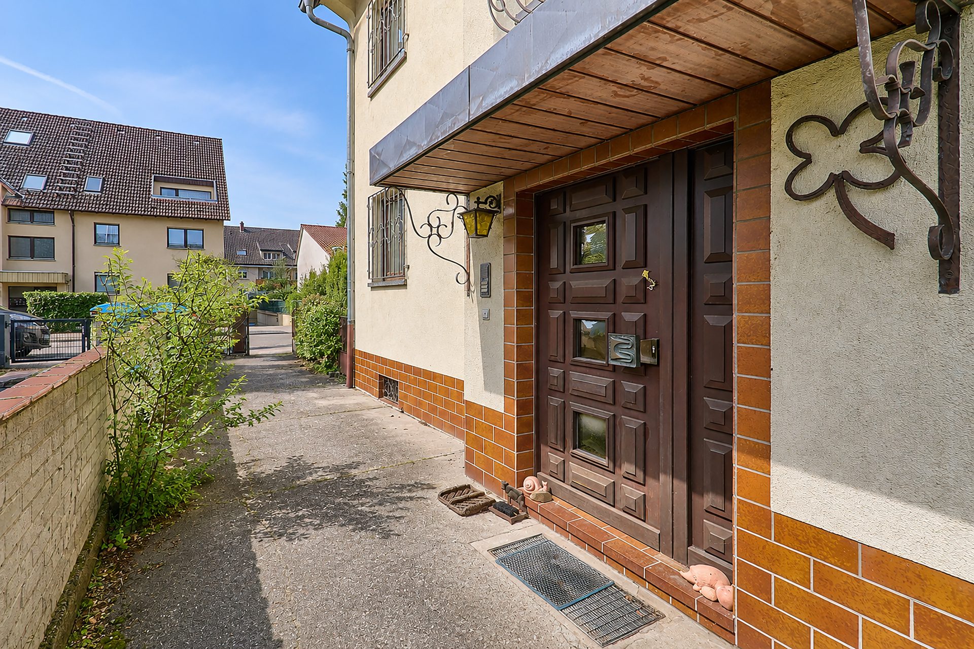 Immobilienangebot - Mannheim - Alle - Zweifamilienhaus mit ausgebautem Dach im Dornröschenschlaf