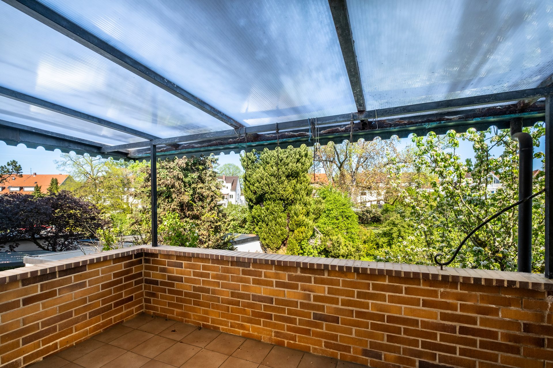 Immobilienangebot - Mannheim - Alle - Zweifamilienhaus mit ausgebautem Dach im Dornröschenschlaf