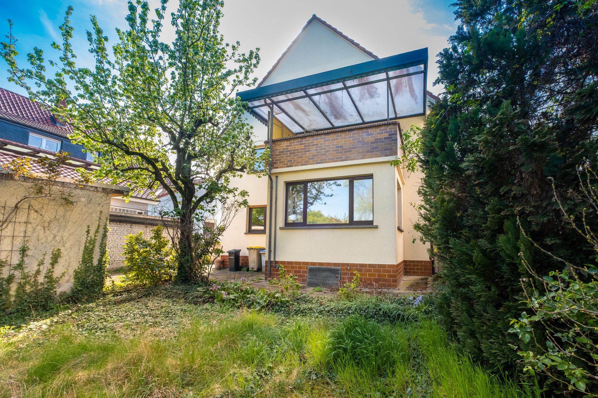 Immobilienangebot - Mannheim - Alle - Zweifamilienhaus mit ausgebautem Dach im Dornröschenschlaf