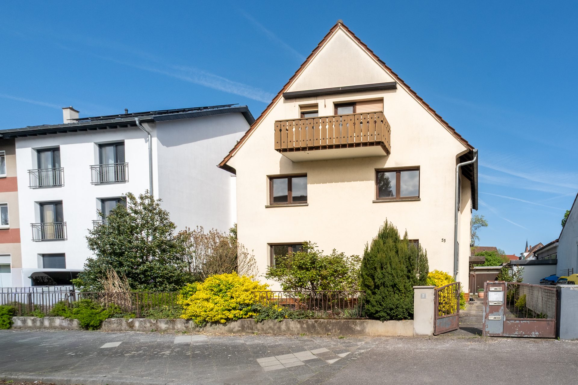 Immobilienangebot - Mannheim - Alle - Zweifamilienhaus mit ausgebautem Dach im Dornröschenschlaf