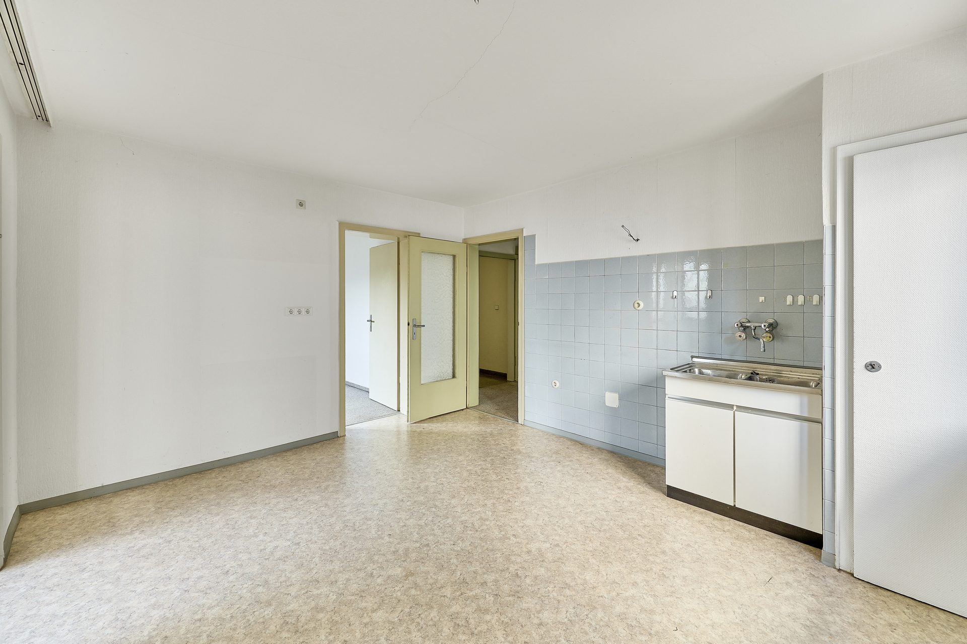 Immobilienangebot - Mannheim - Alle - Zweifamilienhaus mit ausgebautem Dach im Dornröschenschlaf