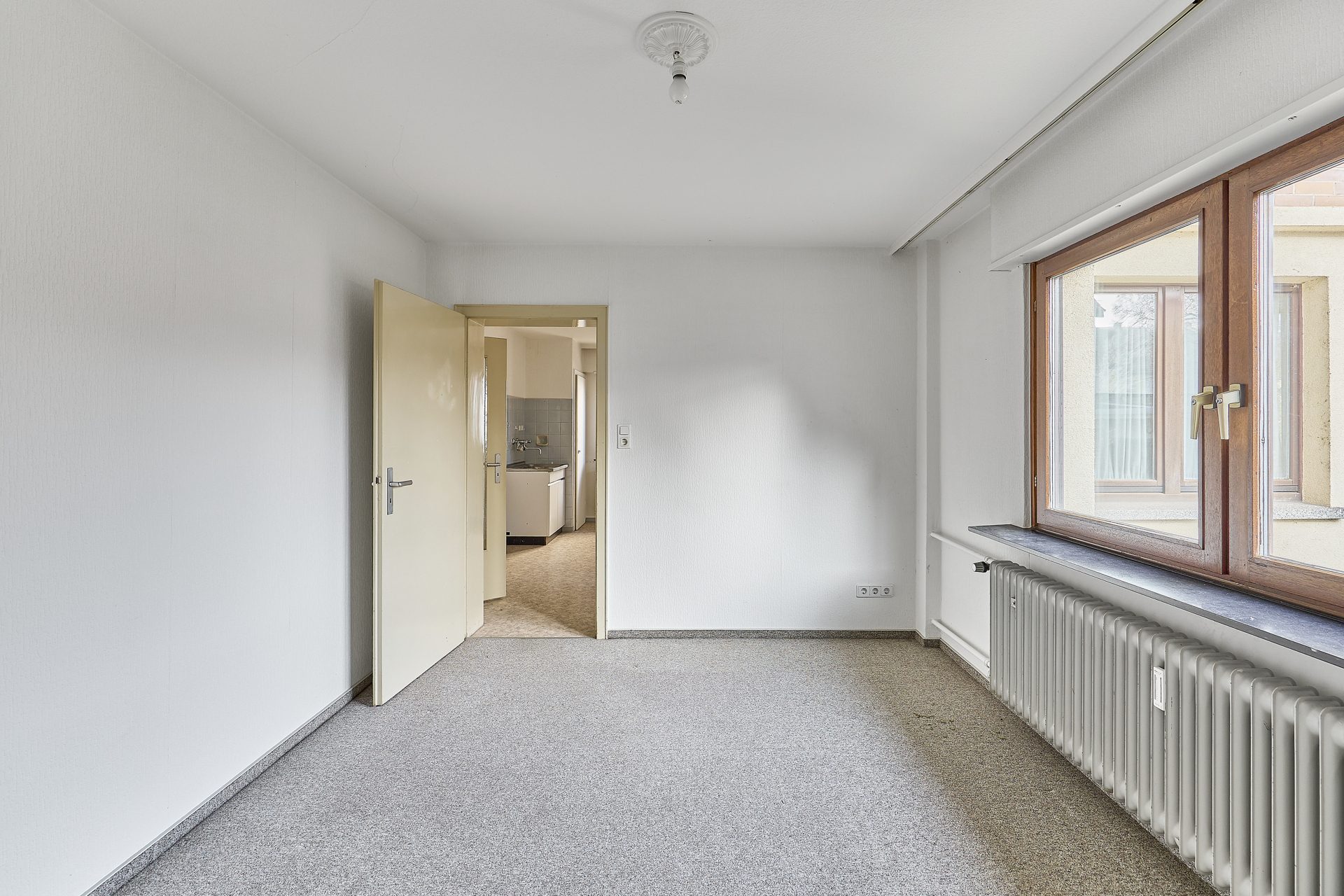 Immobilienangebot - Mannheim - Alle - Zweifamilienhaus mit ausgebautem Dach im Dornröschenschlaf