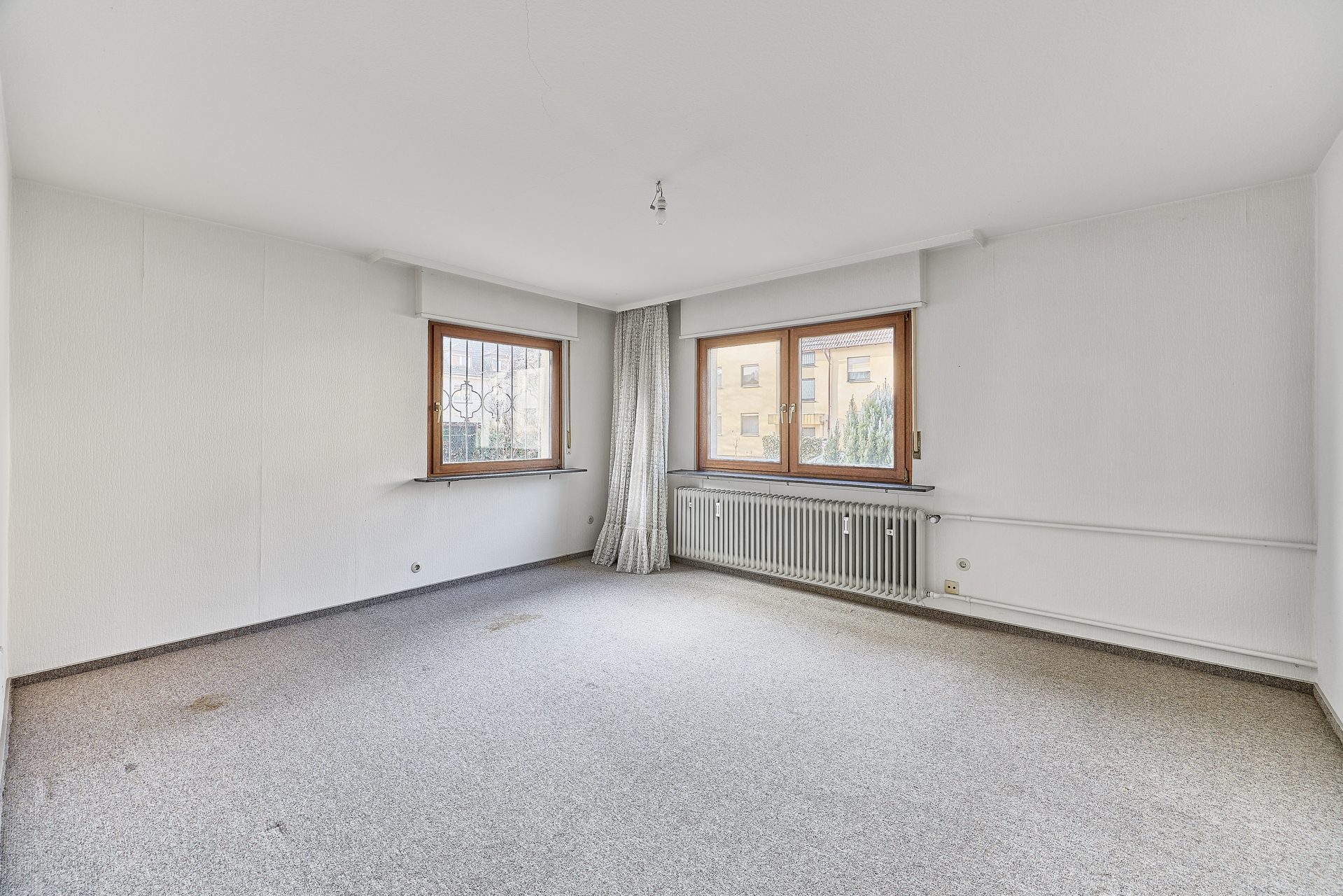 Immobilienangebot - Mannheim - Alle - Zweifamilienhaus mit ausgebautem Dach im Dornröschenschlaf