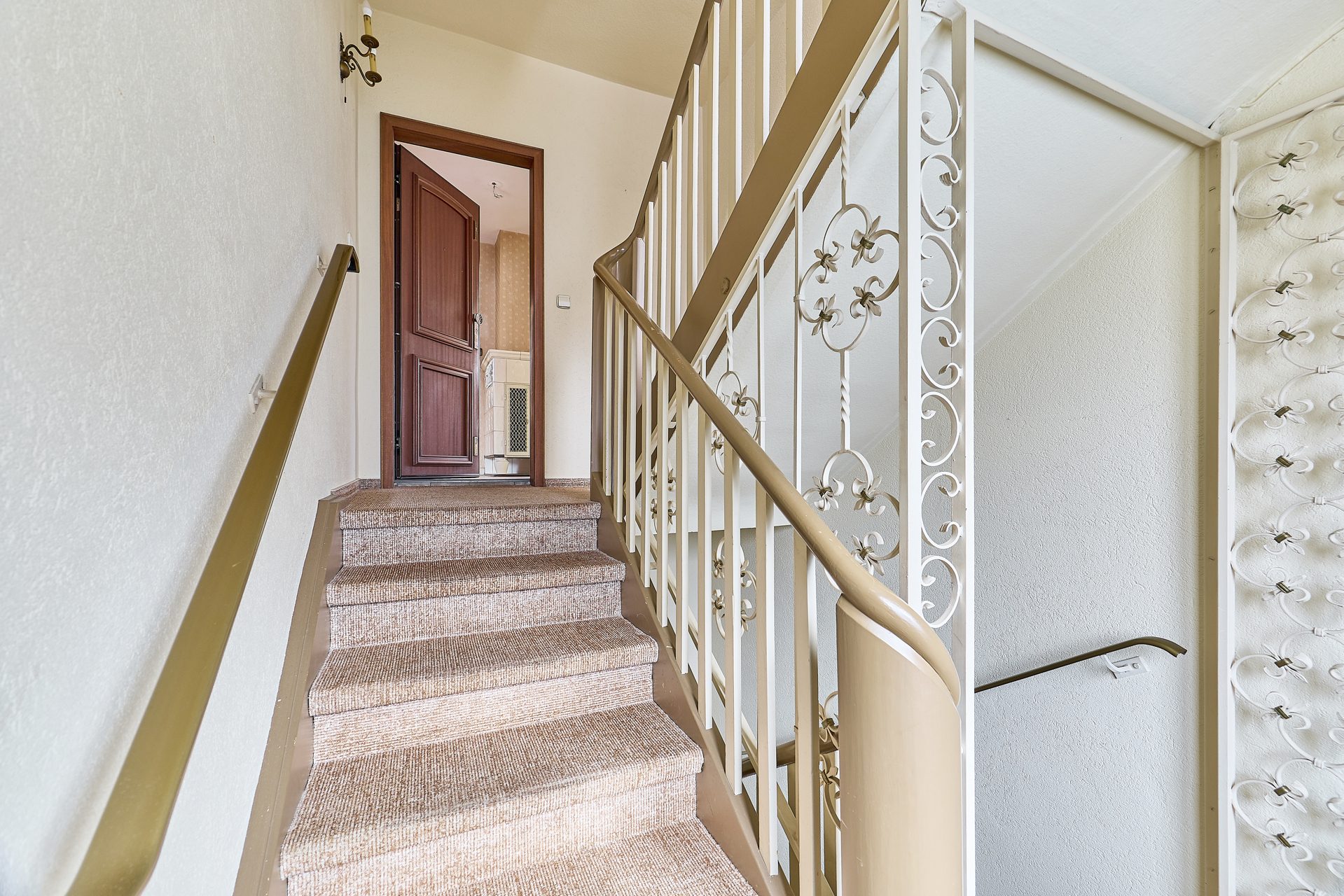 Immobilienangebot - Mannheim - Alle - Zweifamilienhaus mit ausgebautem Dach im Dornröschenschlaf