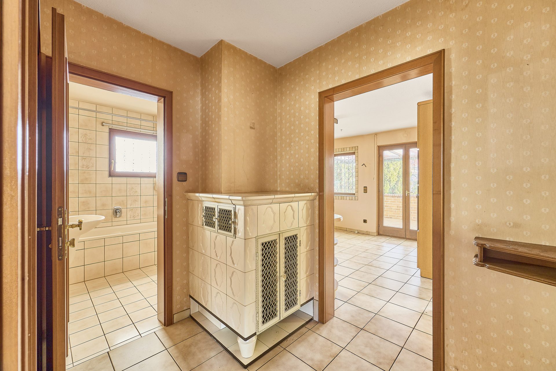 Immobilienangebot - Mannheim - Alle - Zweifamilienhaus mit ausgebautem Dach im Dornröschenschlaf