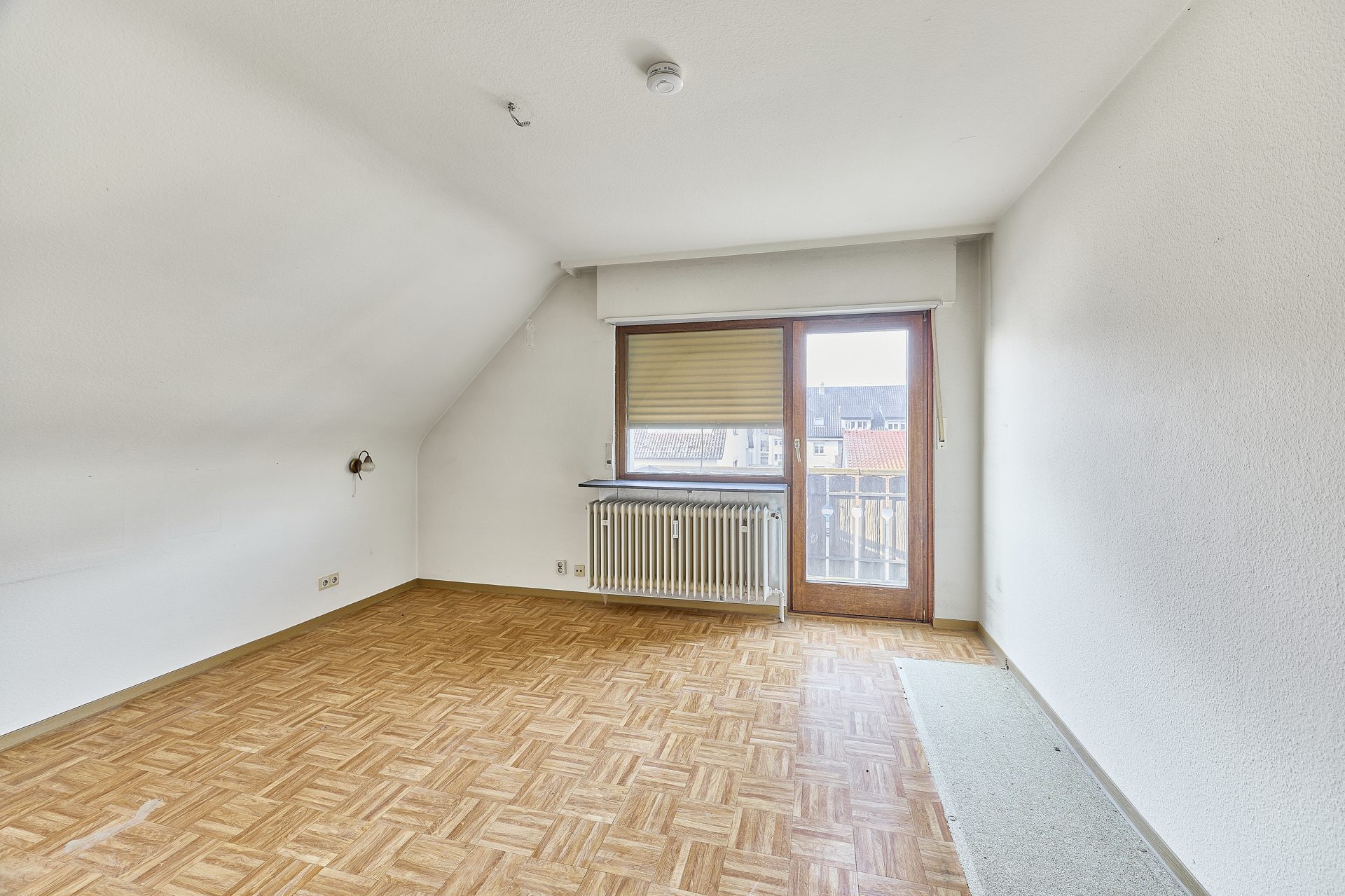 Immobilienangebot - Mannheim - Alle - Zweifamilienhaus mit ausgebautem Dach im Dornröschenschlaf