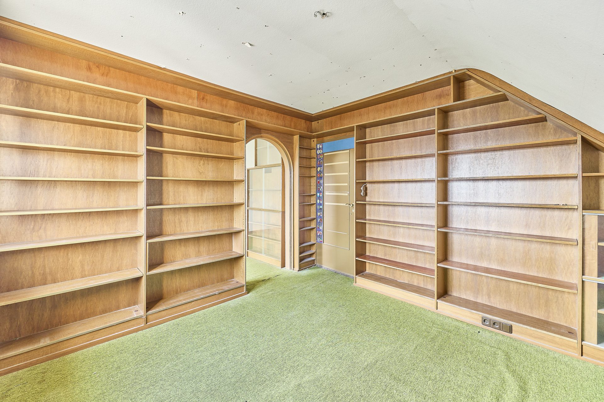 Immobilienangebot - Mannheim - Alle - Zweifamilienhaus mit ausgebautem Dach im Dornröschenschlaf