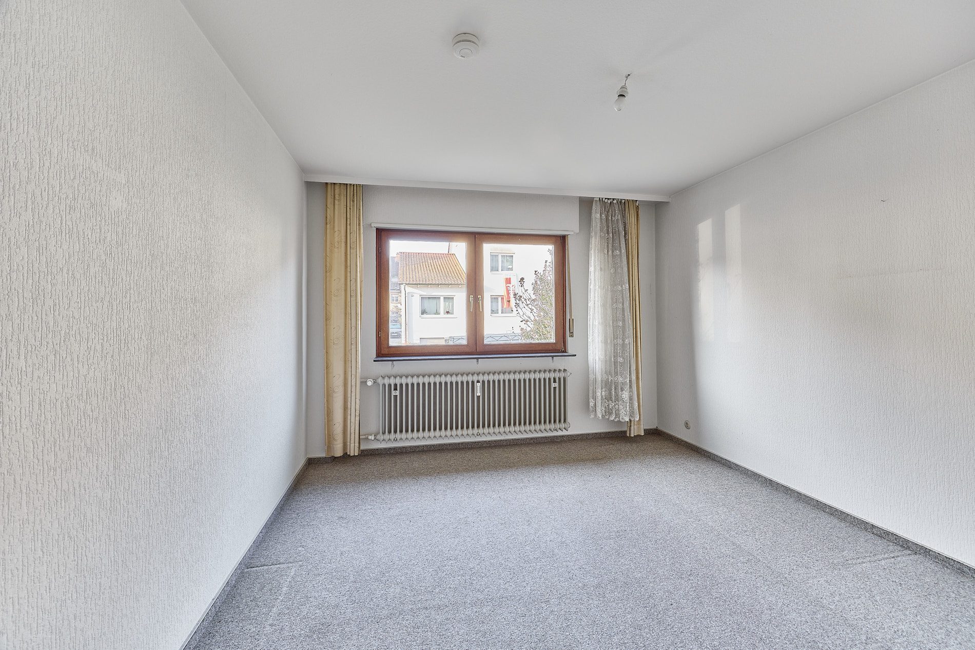 Immobilienangebot - Mannheim - Alle - Zweifamilienhaus mit ausgebautem Dach im Dornröschenschlaf