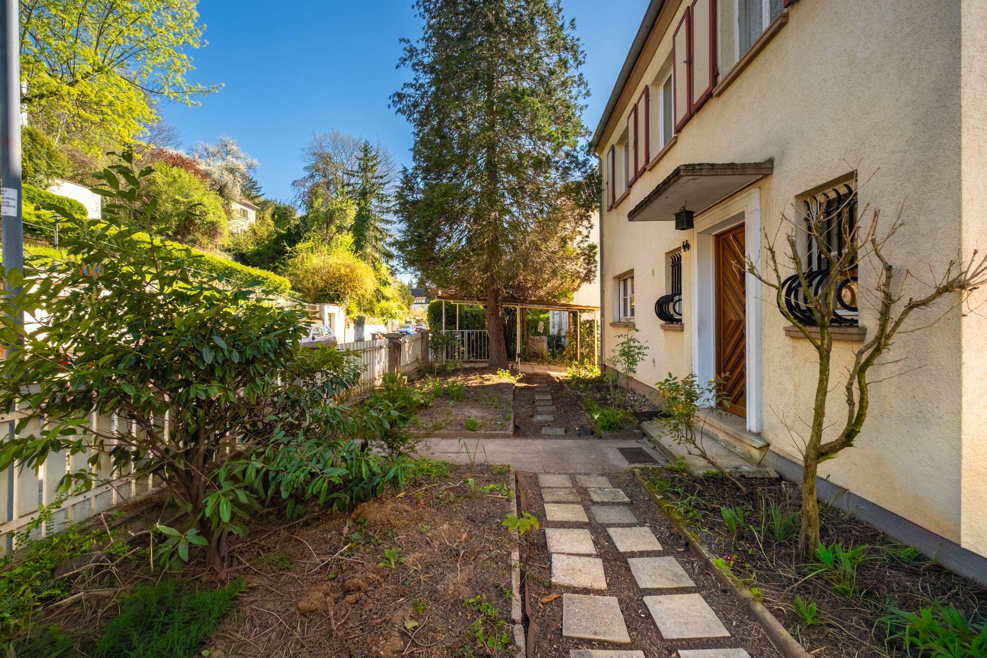 Immobilienangebot - Heidelberg - Alle - Sanierungsbedürftiges Einfamilienhaus mit 7 Zimmern, 2 Balkonen, Garten und Stellplatz