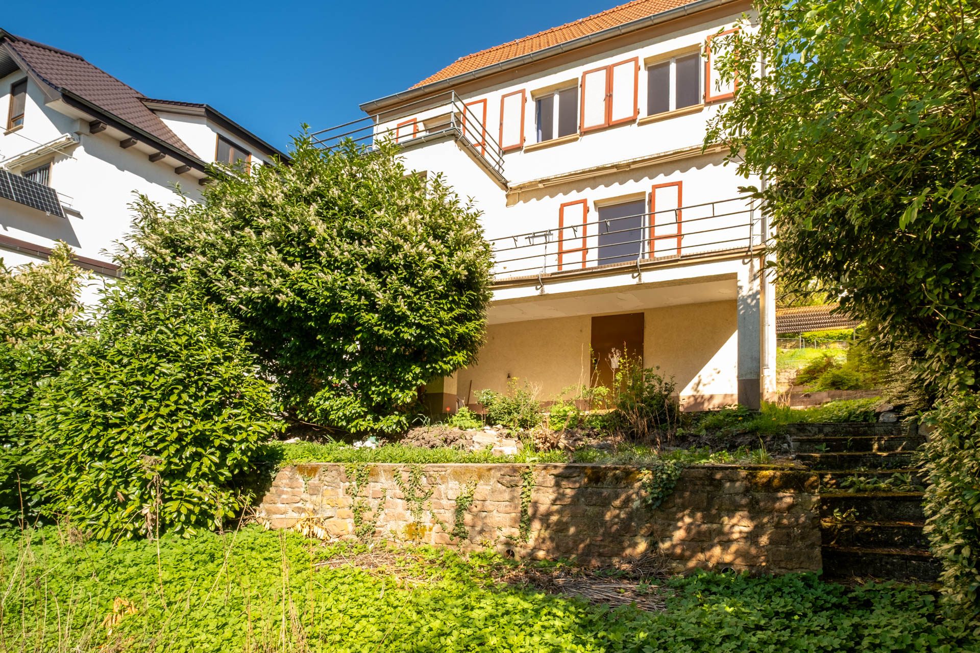 Immobilienangebot - Heidelberg - Alle - Sanierungsbedürftiges Einfamilienhaus mit 7 Zimmern, 2 Balkonen, Garten und Stellplatz