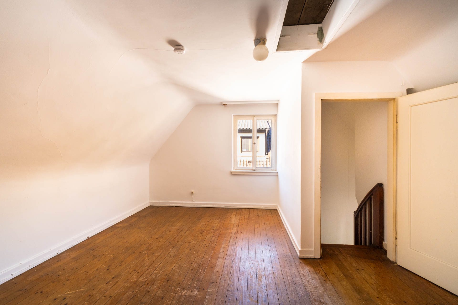 Immobilienangebot - Heidelberg - Alle - Sanierungsbedürftiges Einfamilienhaus mit 7 Zimmern, 2 Balkonen, Garten und Stellplatz