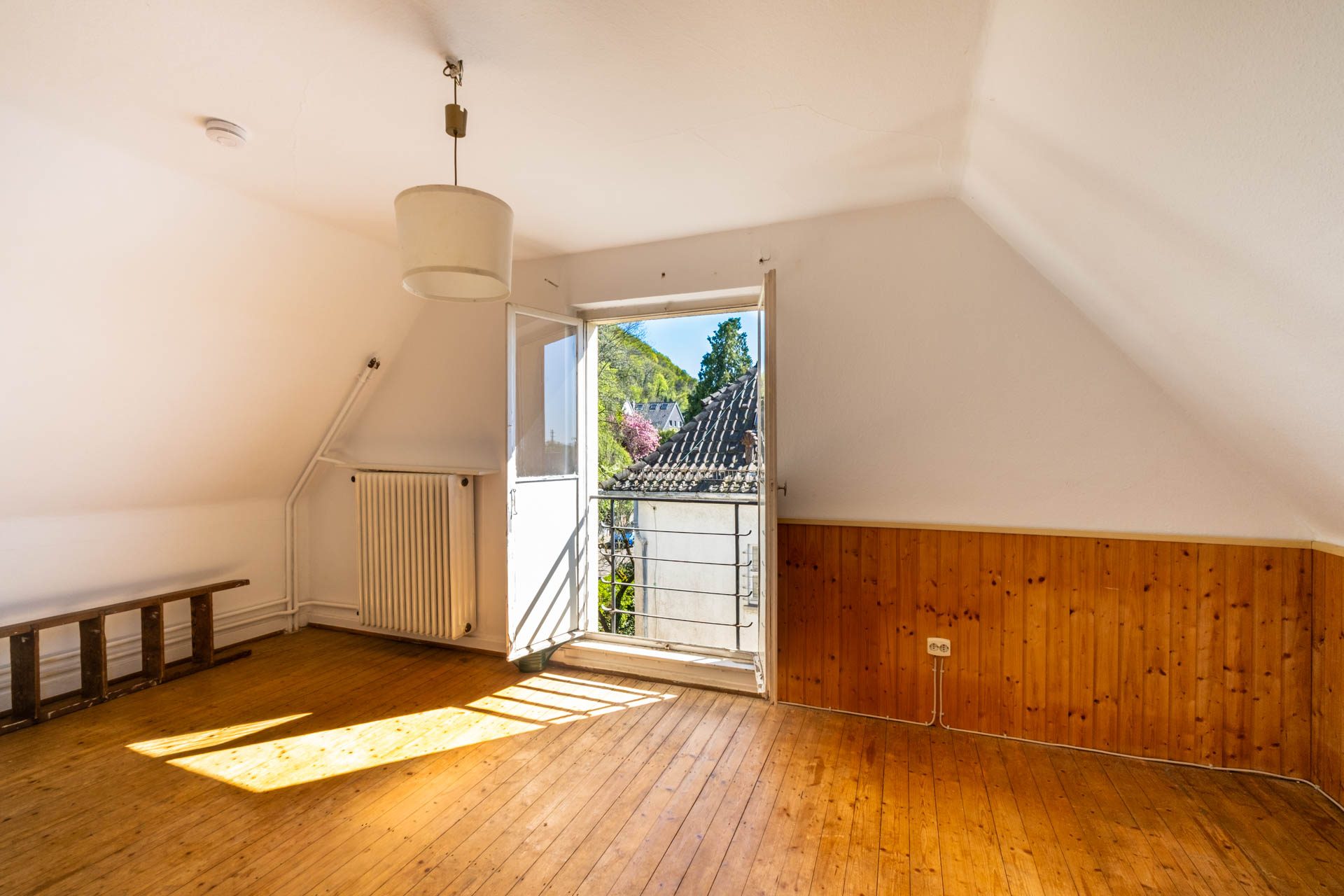 Immobilienangebot - Heidelberg - Alle - Sanierungsbedürftiges Einfamilienhaus mit 7 Zimmern, 2 Balkonen, Garten und Stellplatz