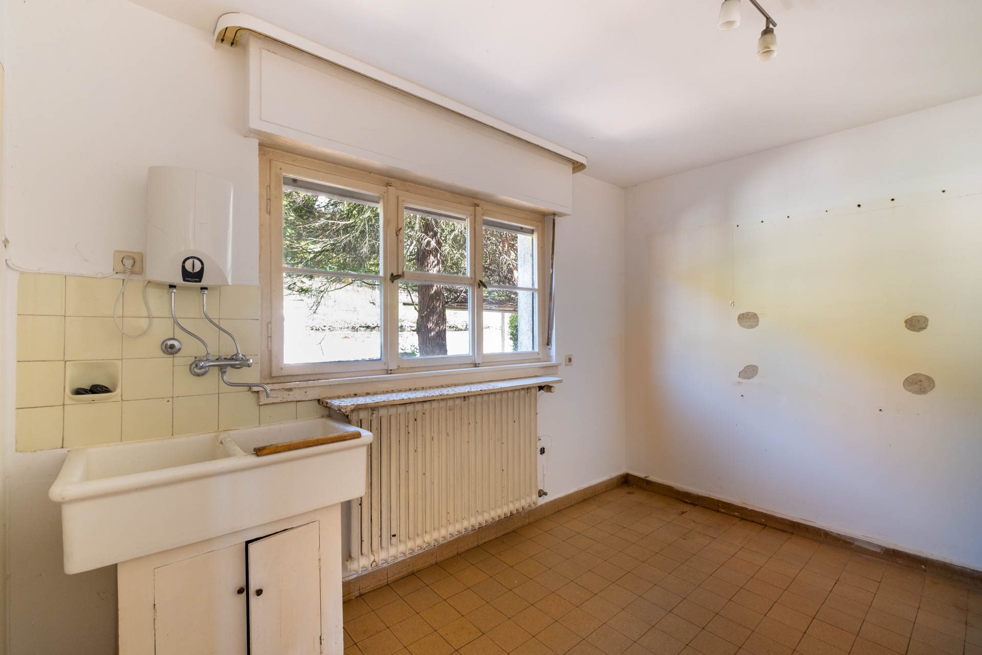 Immobilienangebot - Heidelberg - Alle - Sanierungsbedürftiges Einfamilienhaus mit 7 Zimmern, 2 Balkonen, Garten und Stellplatz