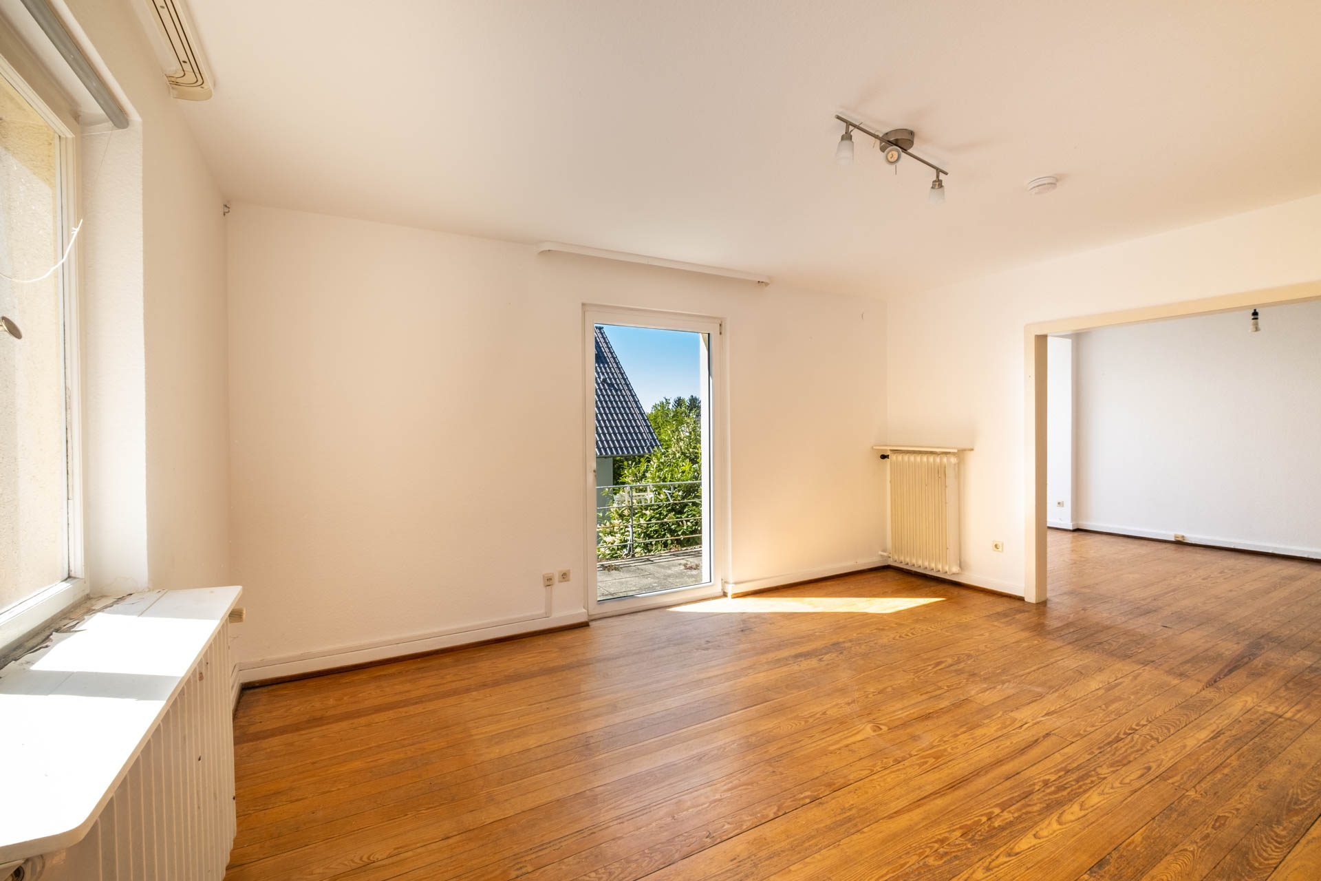 Immobilienangebot - Heidelberg - Alle - Sanierungsbedürftiges Einfamilienhaus mit 7 Zimmern, 2 Balkonen, Garten und Stellplatz