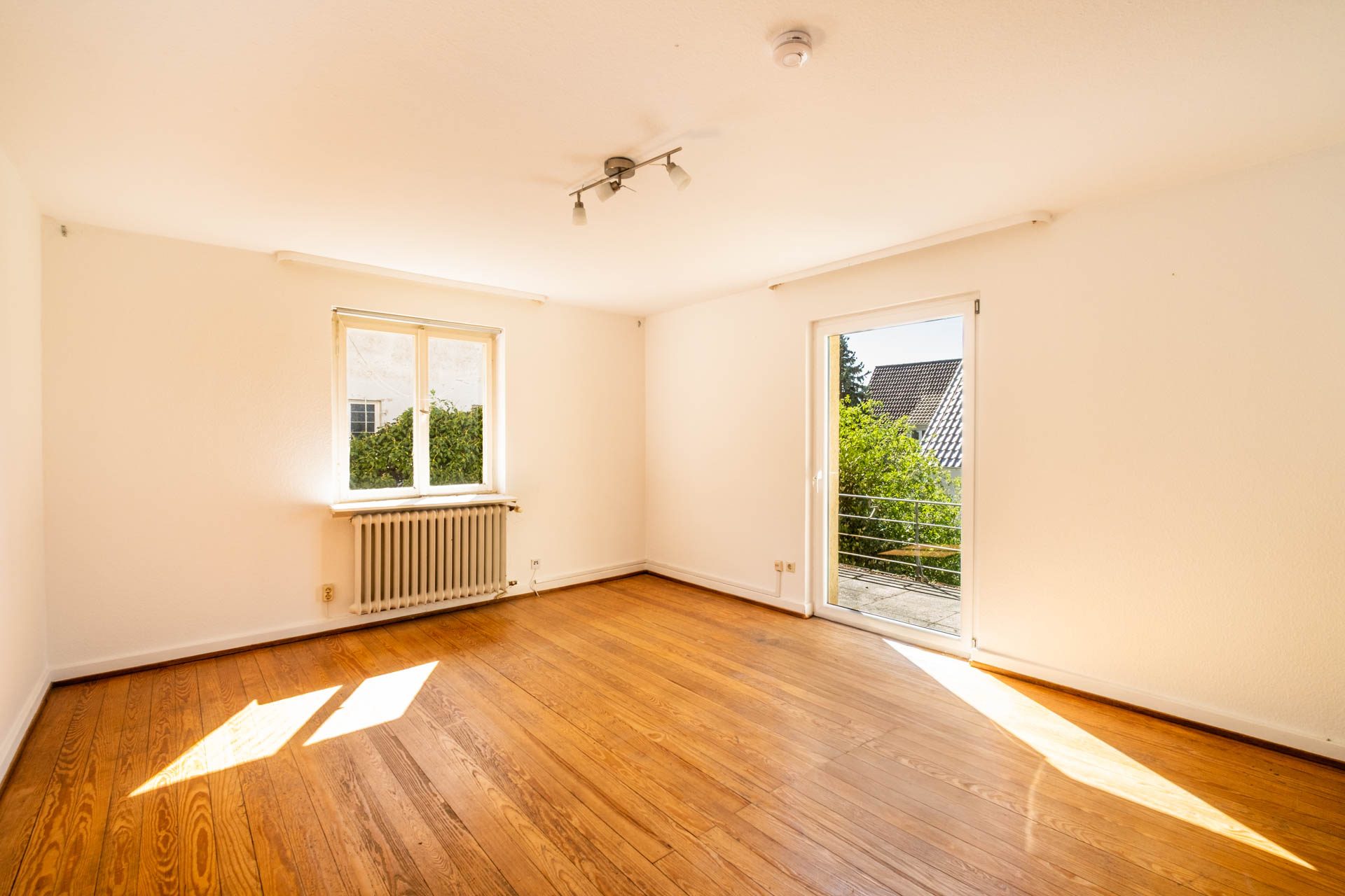 Immobilienangebot - Heidelberg - Alle - Sanierungsbedürftiges Einfamilienhaus mit 7 Zimmern, 2 Balkonen, Garten und Stellplatz