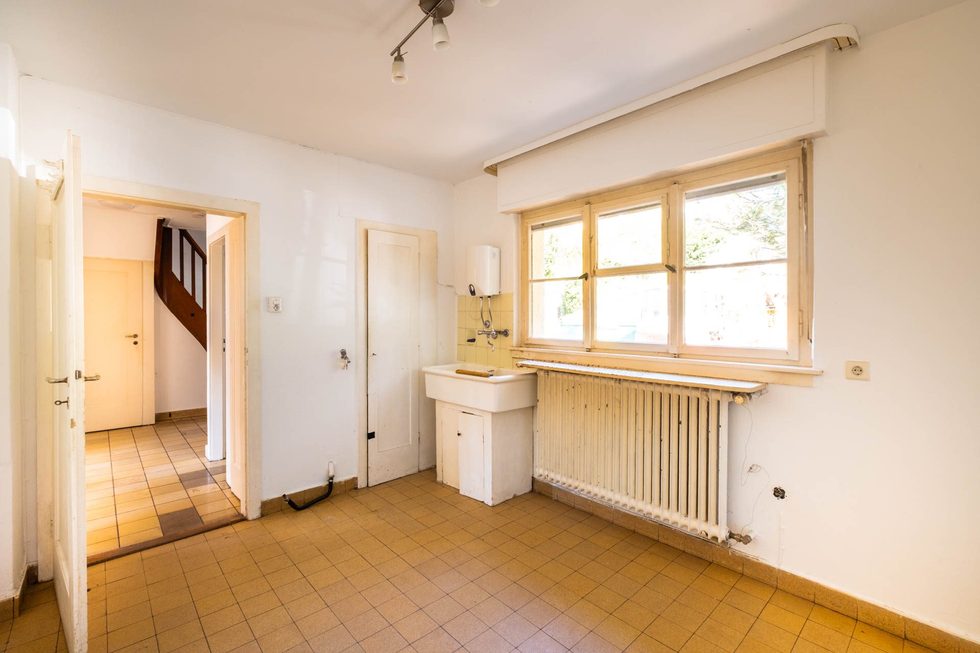 Immobilienangebot - Heidelberg - Alle - Sanierungsbedürftiges Einfamilienhaus mit 7 Zimmern, 2 Balkonen, Garten und Stellplatz