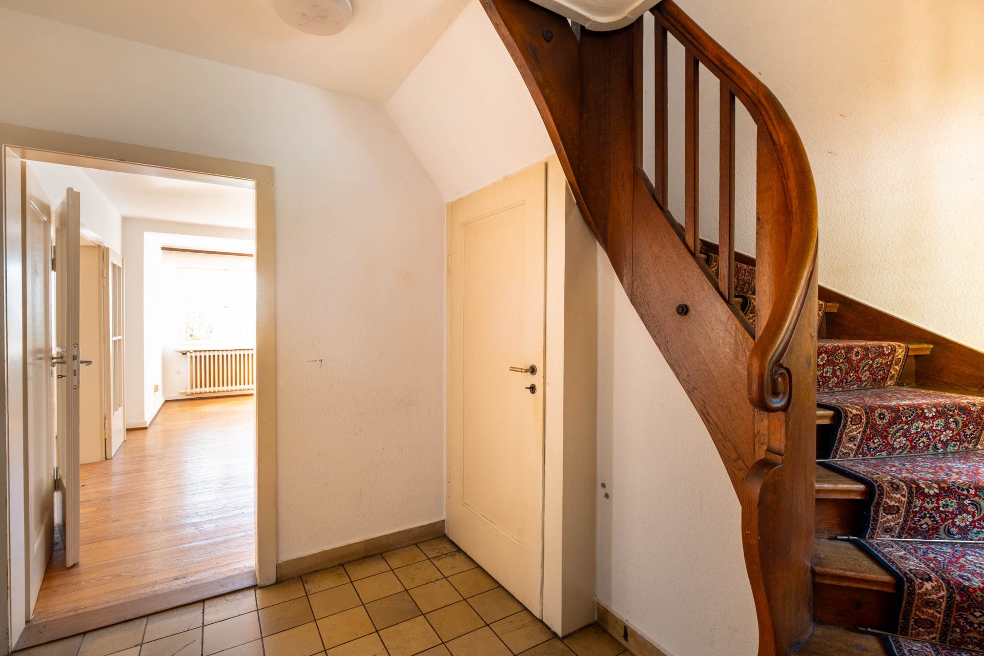 Immobilienangebot - Heidelberg - Alle - Sanierungsbedürftiges Einfamilienhaus mit 7 Zimmern, 2 Balkonen, Garten und Stellplatz