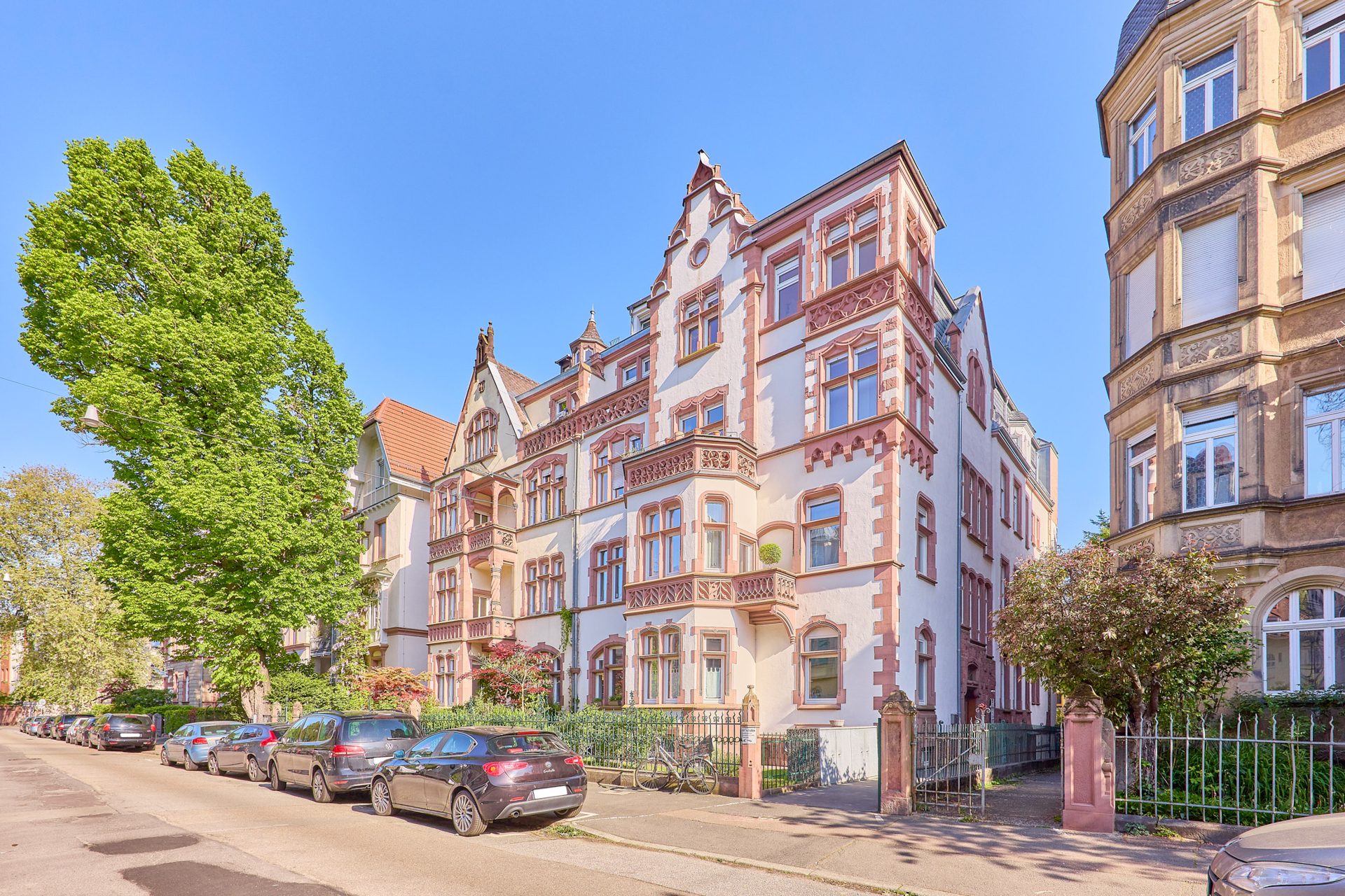 Immobilienangebot - Heidelberg - Alle - Altbaujuwel in der Heidelberger Weststadt: repräsentative 6-Zimmer-Wohnung mit Stellplatz und Balkon