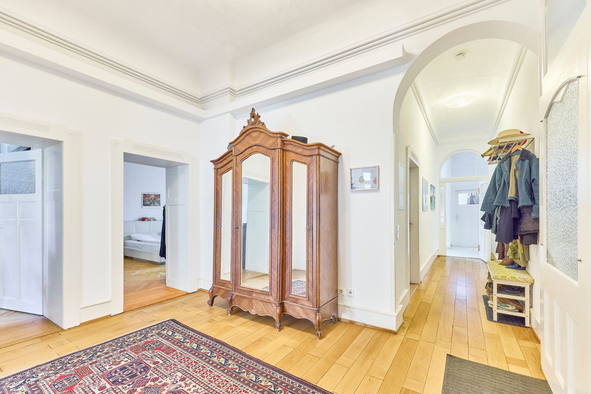 Immobilienangebot - Heidelberg - Alle - Altbaujuwel in der Heidelberger Weststadt: repräsentative 6-Zimmer-Wohnung mit Stellplatz und Balkon