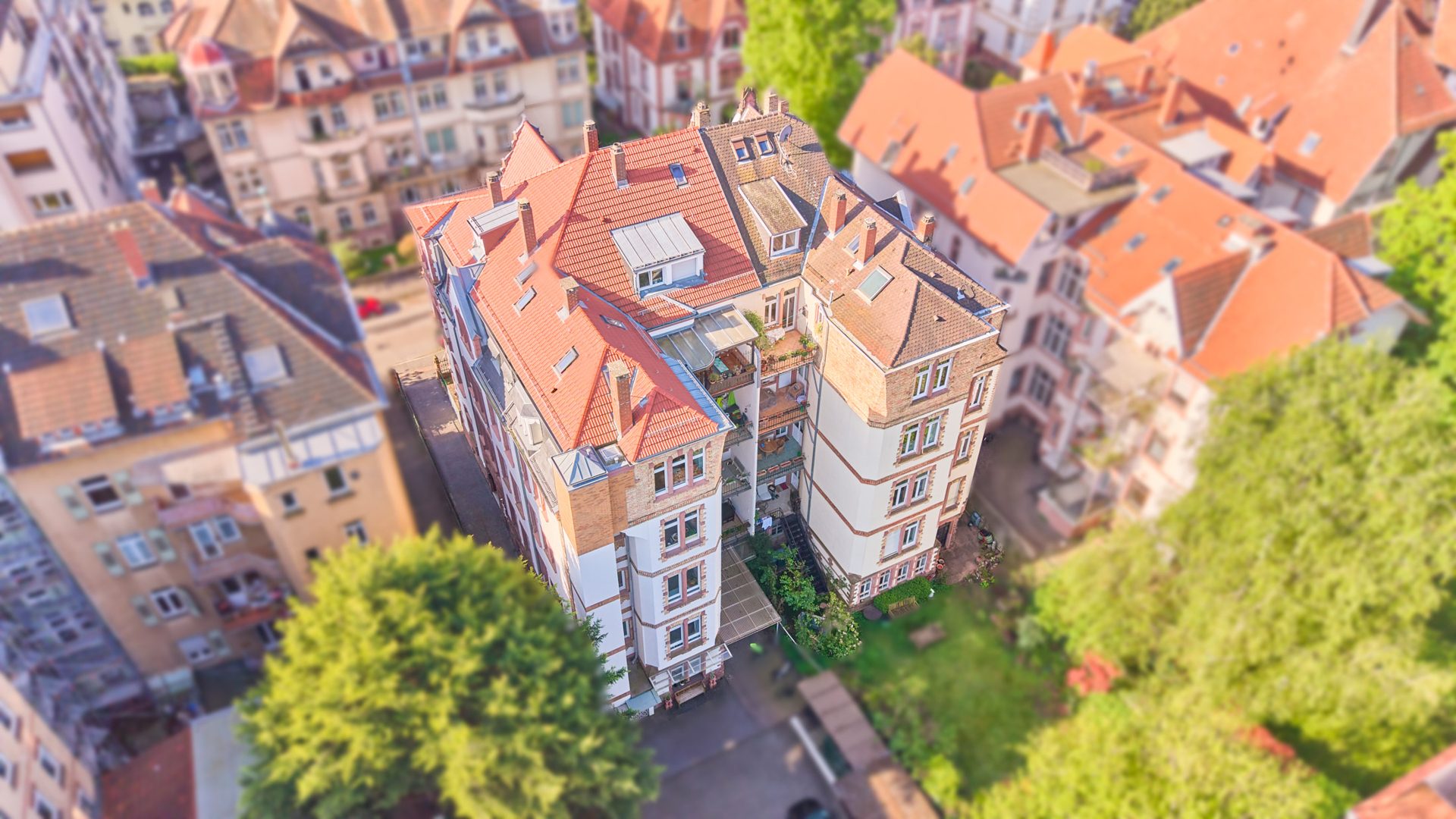 Immobilienangebot - Heidelberg - Alle - Altbaujuwel in der Heidelberger Weststadt: repräsentative 6-Zimmer-Wohnung mit Stellplatz und Balkon