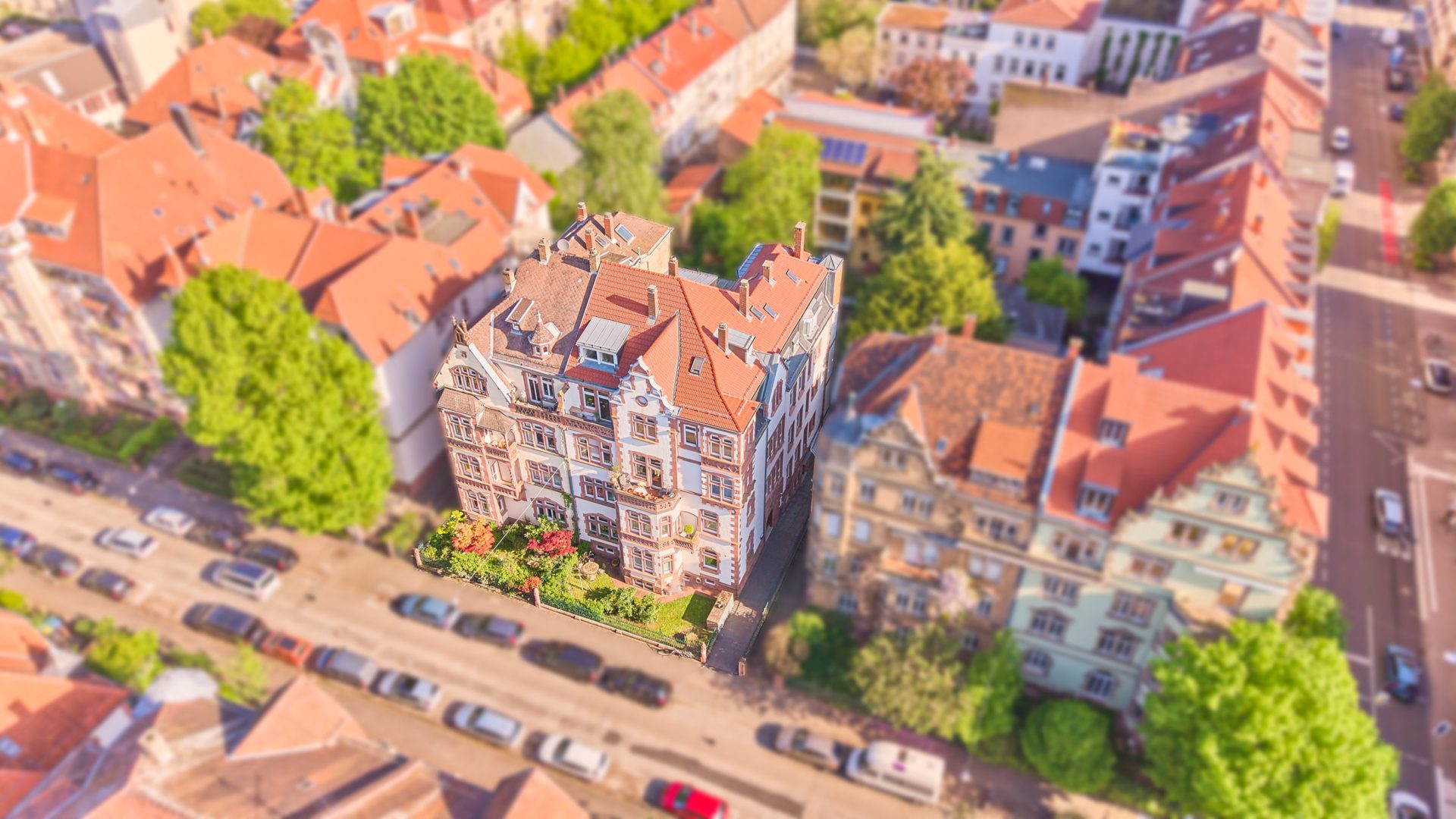 Immobilienangebot - Heidelberg - Alle - Altbaujuwel in der Heidelberger Weststadt: repräsentative 6-Zimmer-Wohnung mit Stellplatz und Balkon