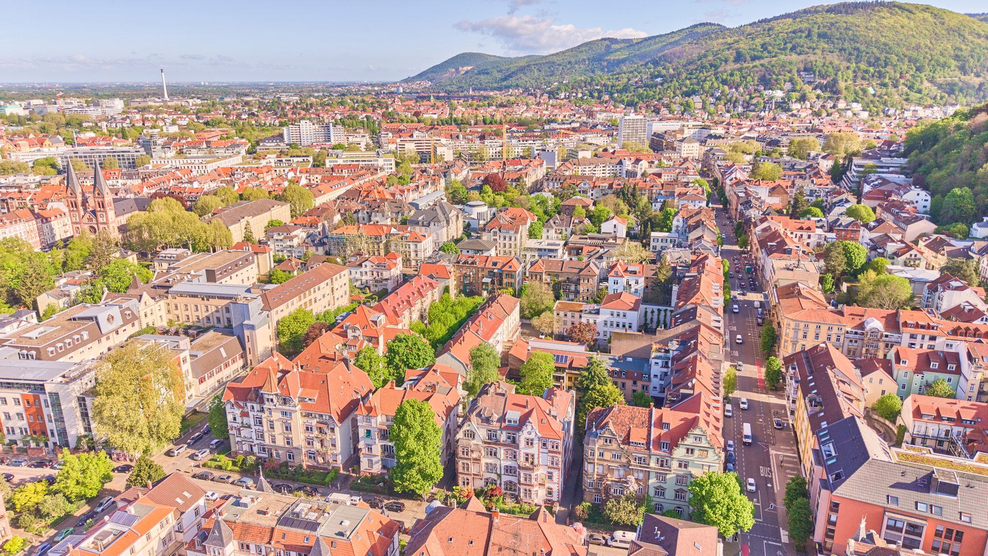 Immobilienangebot - Heidelberg - Alle - Altbaujuwel in der Heidelberger Weststadt: repräsentative 6-Zimmer-Wohnung mit Stellplatz und Balkon