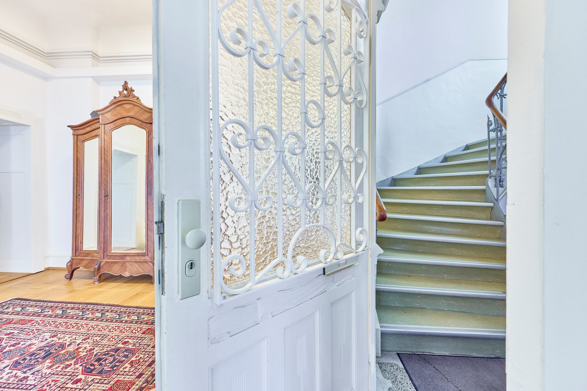 Immobilienangebot - Heidelberg - Alle - Altbaujuwel in der Heidelberger Weststadt: repräsentative 6-Zimmer-Wohnung mit Stellplatz und Balkon
