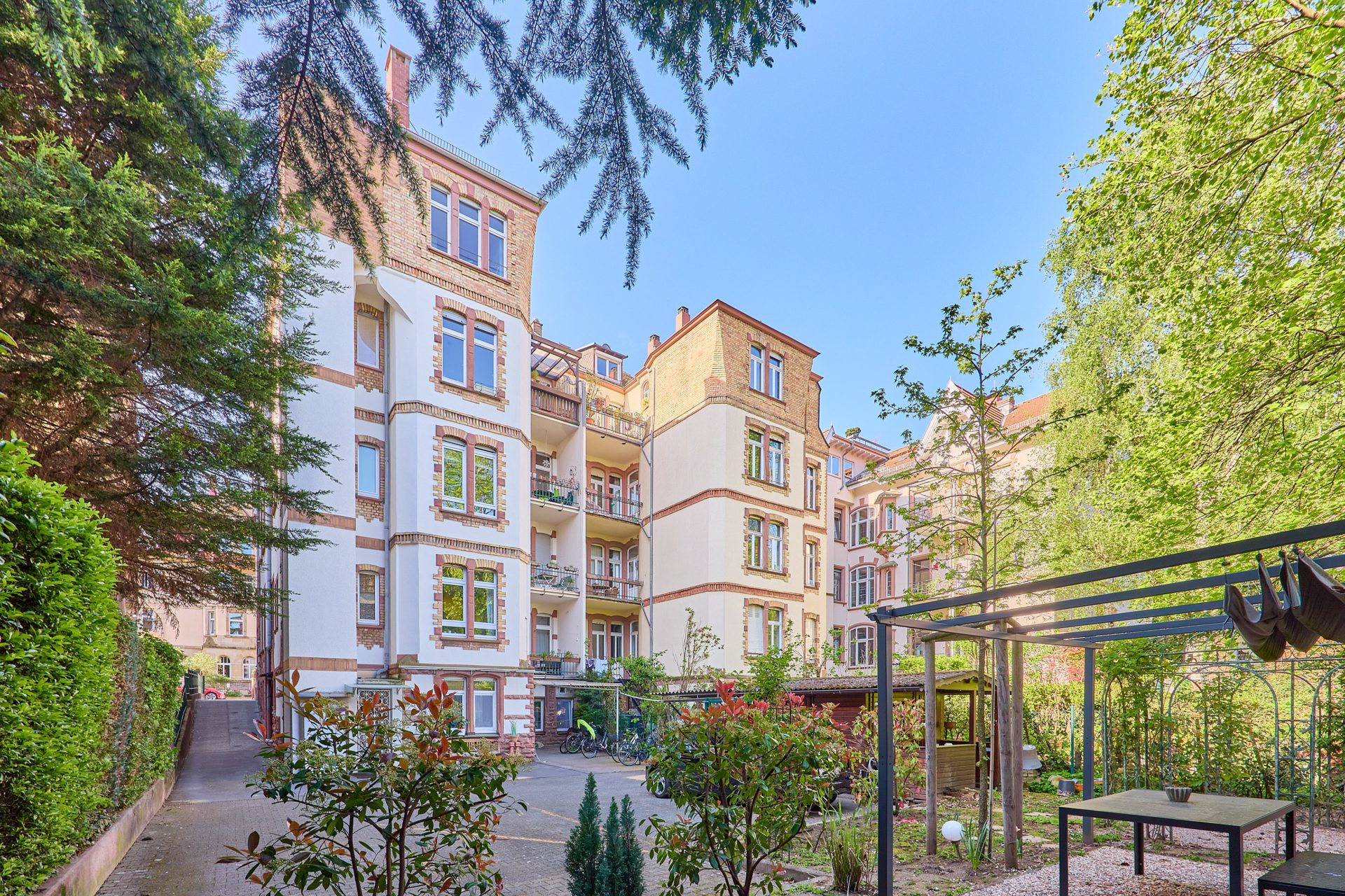 Immobilienangebot - Heidelberg - Alle - Altbaujuwel in der Heidelberger Weststadt: repräsentative 6-Zimmer-Wohnung mit Stellplatz und Balkon