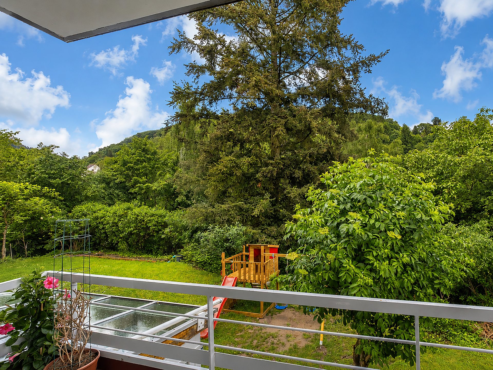 Immobilienangebot - Heidelberg / Ziegelhausen - Alle - Wohnen im Grünen: 3-Zimmer- Wohnung mit 2 Balkonen und Stellplatz in Ziegelhausen