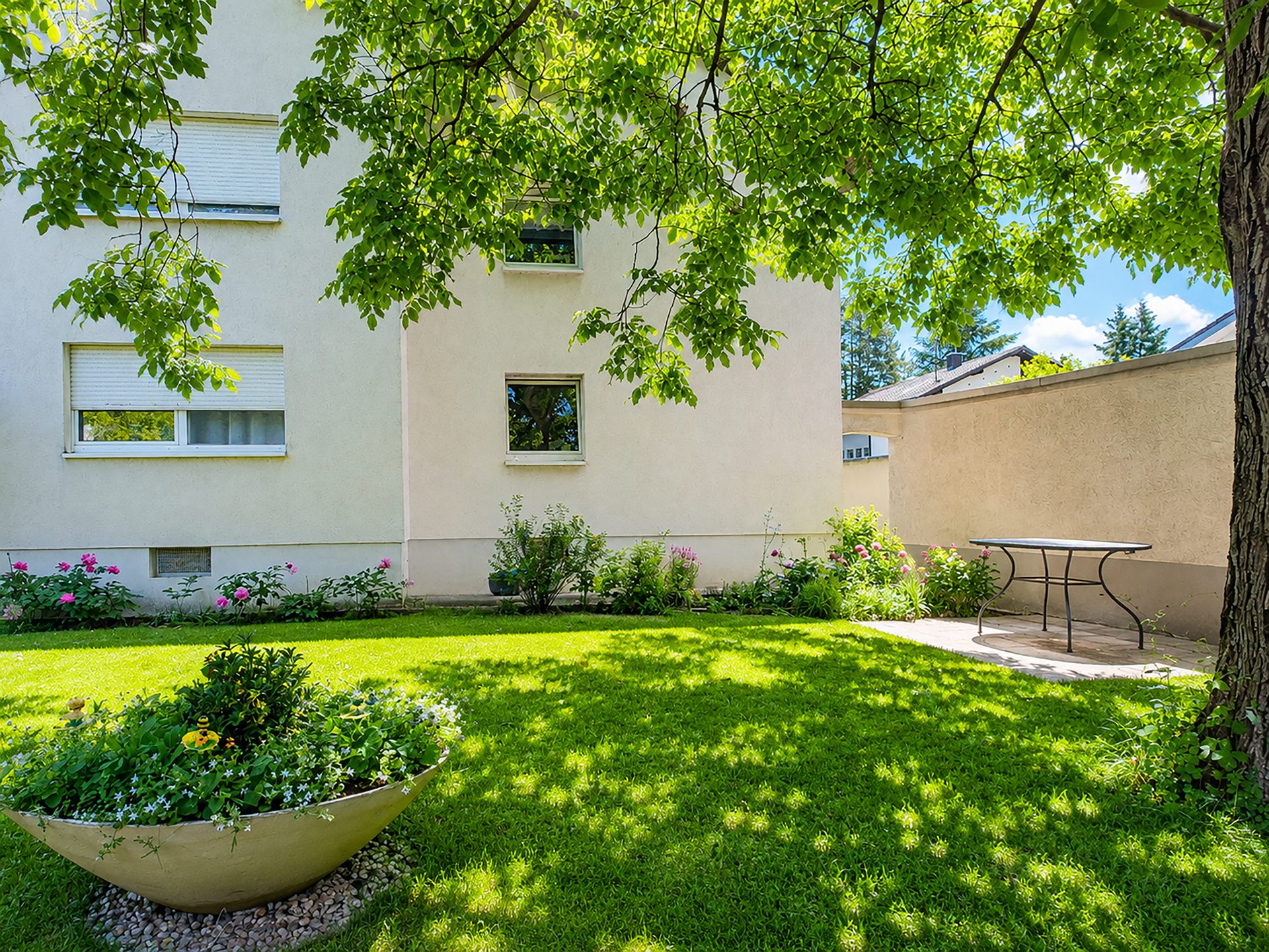 Immobilienangebot - Wiesloch - Alle - Top Kapitalanlage mit Entwicklungspotential: Dreifamilienhaus mit zwei Garagen in attraktiver Lage
