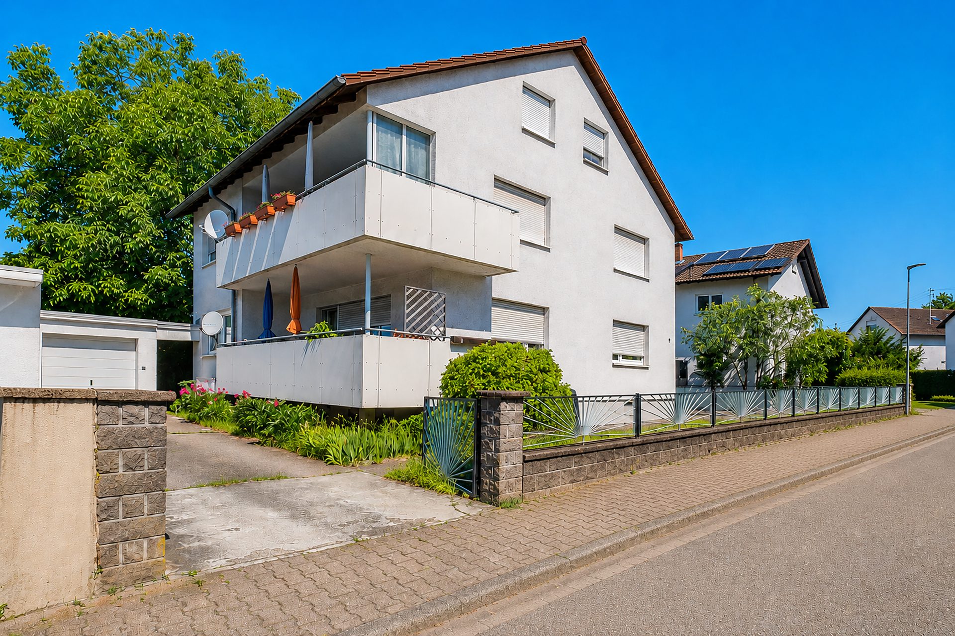 Immobilienangebot - Wiesloch - Alle - Top Kapitalanlage mit Entwicklungspotential: Dreifamilienhaus mit zwei Garagen in attraktiver Lage